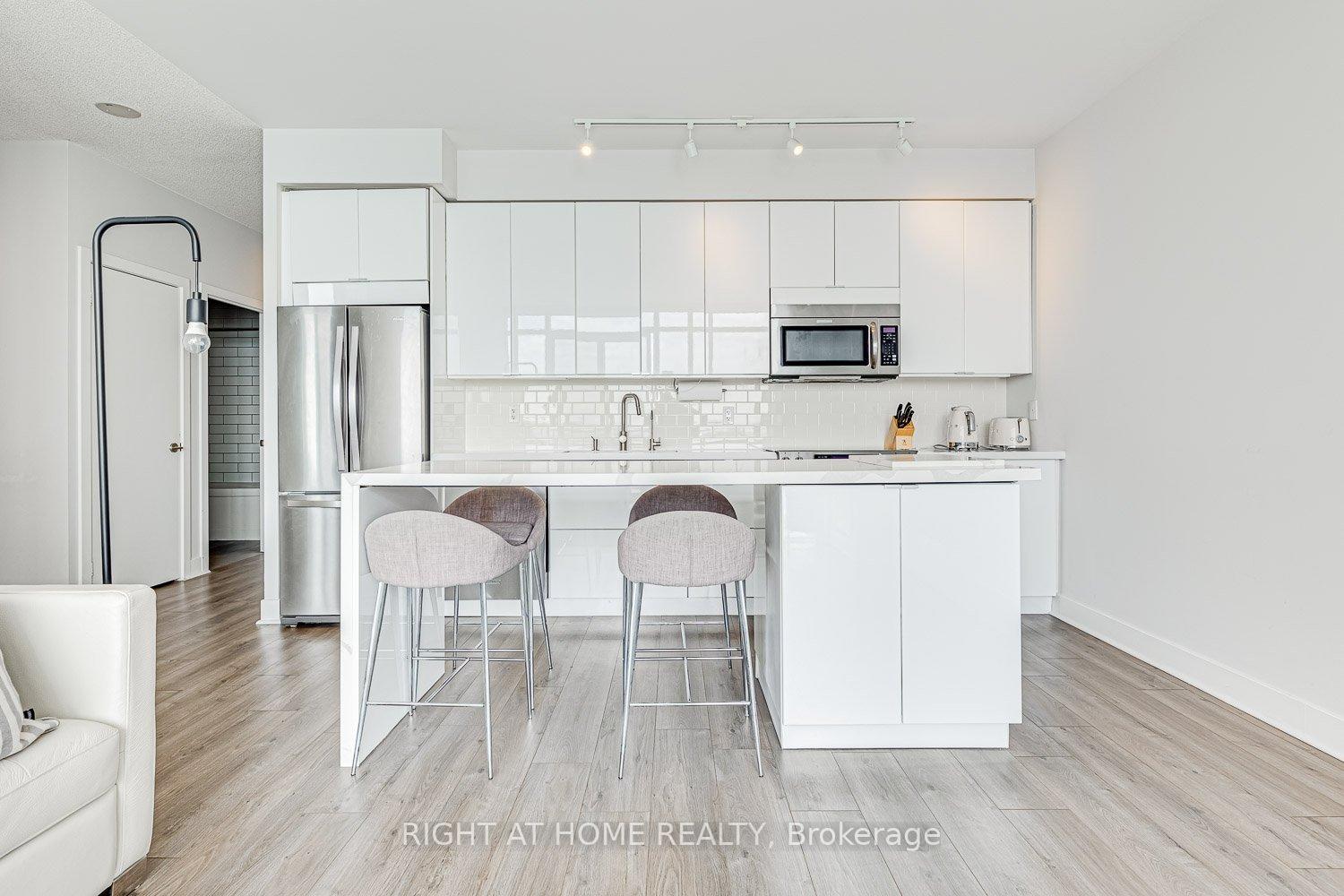 Photo 3 of Unit 915, 90 Stadium Road, Toronto, Waterfront Communities — HOMEH