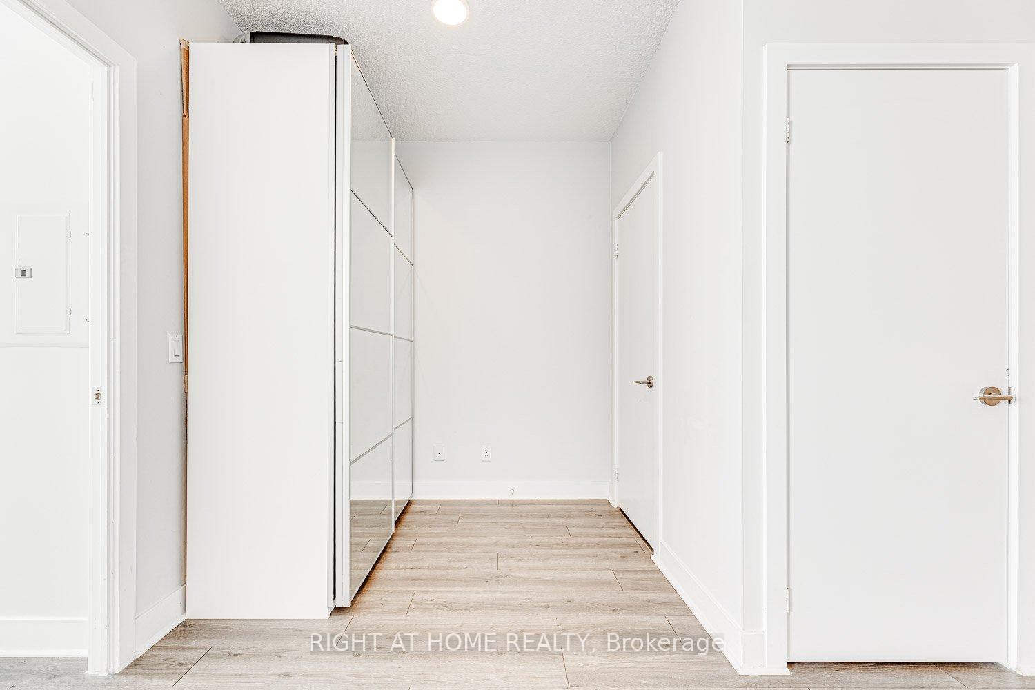 Photo 6 of Unit 915, 90 Stadium Road, Toronto, Waterfront Communities — HOMEH