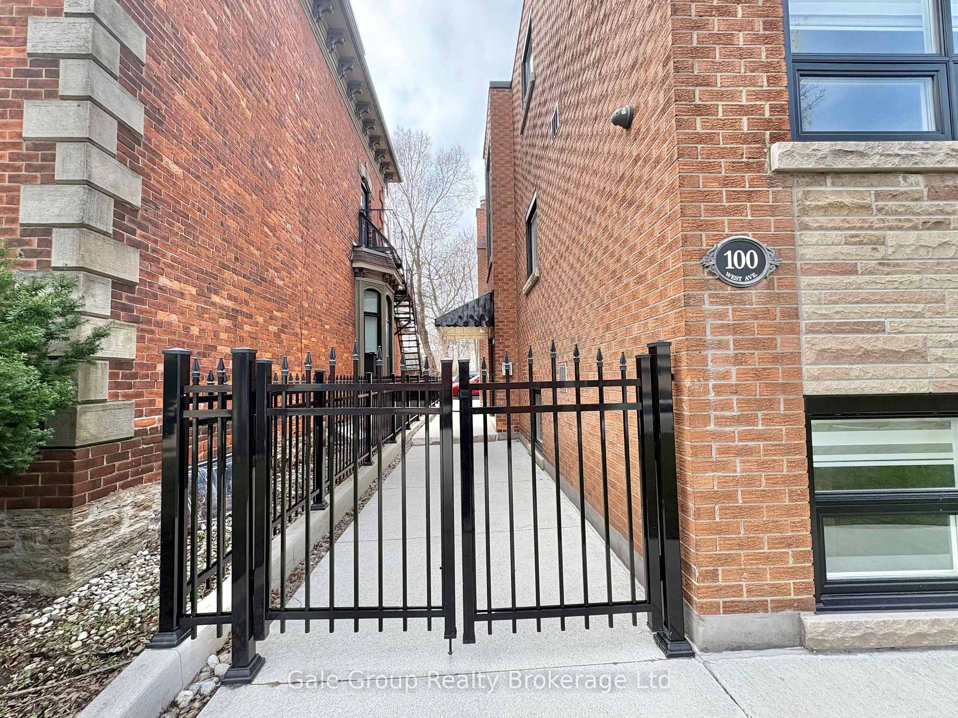 Photo 2 of Unit Unit 2, 100 West Avenue S, Hamilton, Stinson — HOMEH