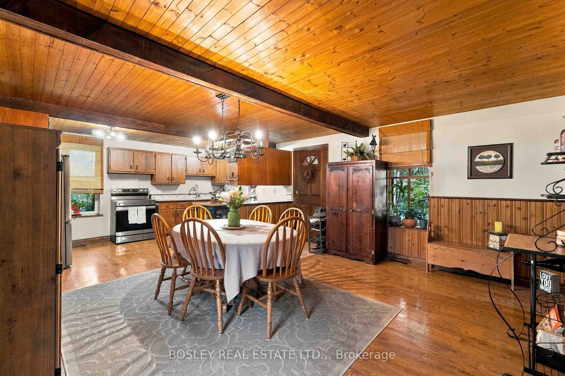Photo 3 of 860 Moyer Road, Welland, Cooks Mills — HOMEH