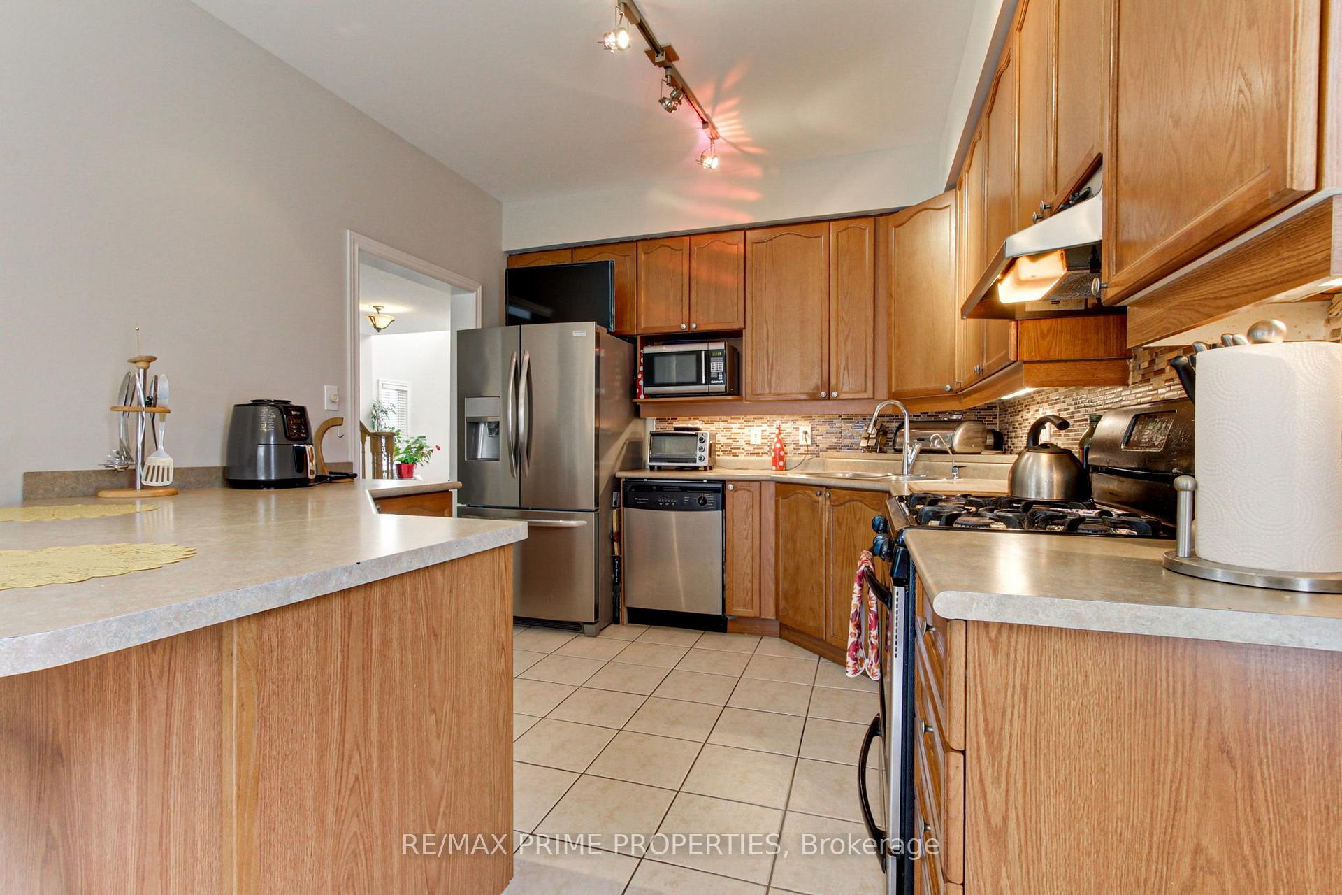 Photo 5 of 64 Ian Drive, Georgina, Keswick South — HOMEH