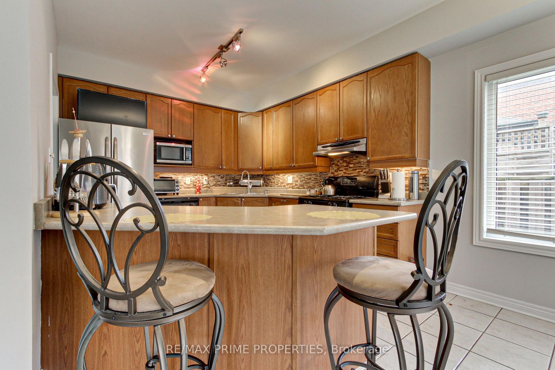Photo 6 of 64 Ian Drive, Georgina, Keswick South — HOMEH