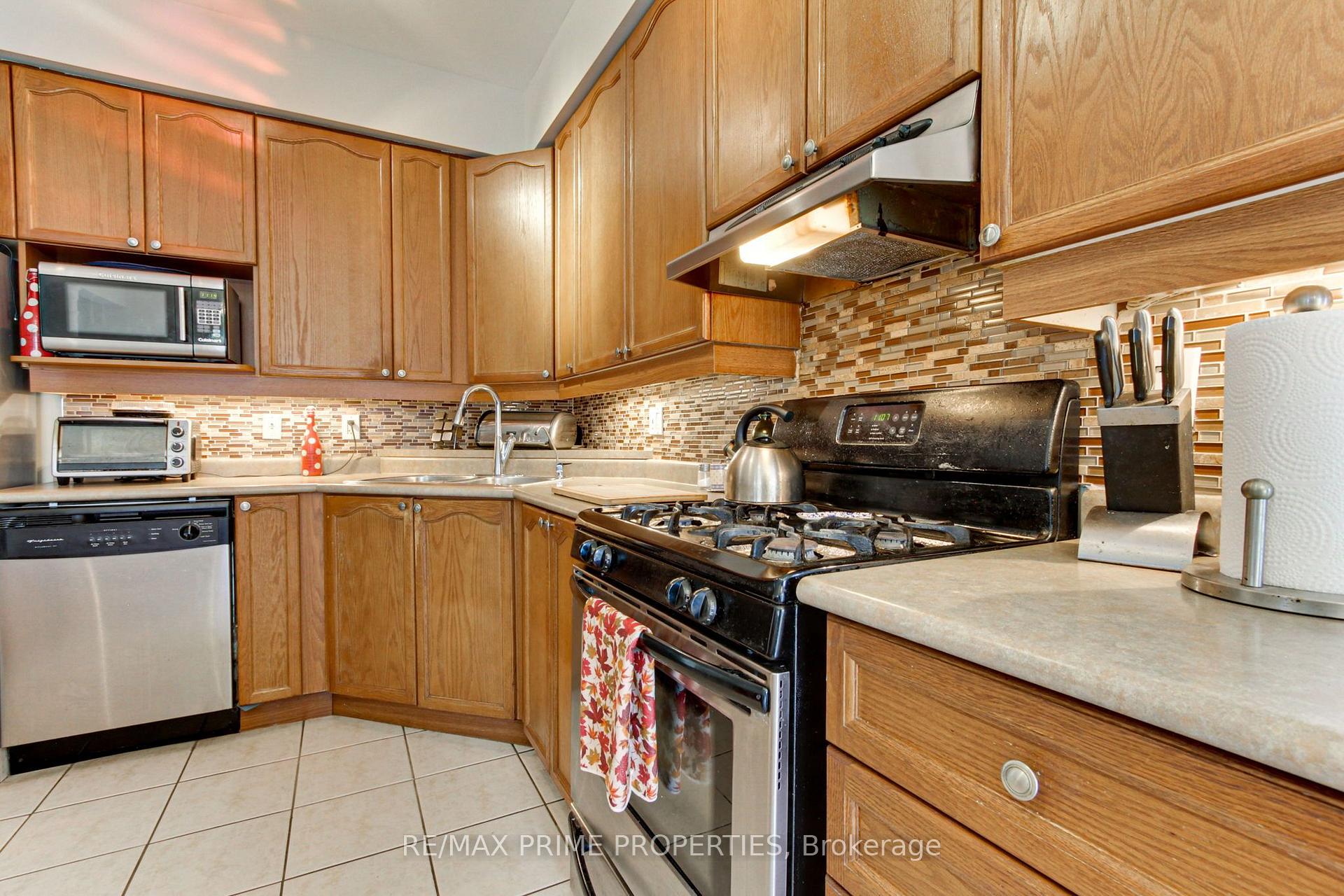 Photo 7 of 64 Ian Drive, Georgina, Keswick South — HOMEH