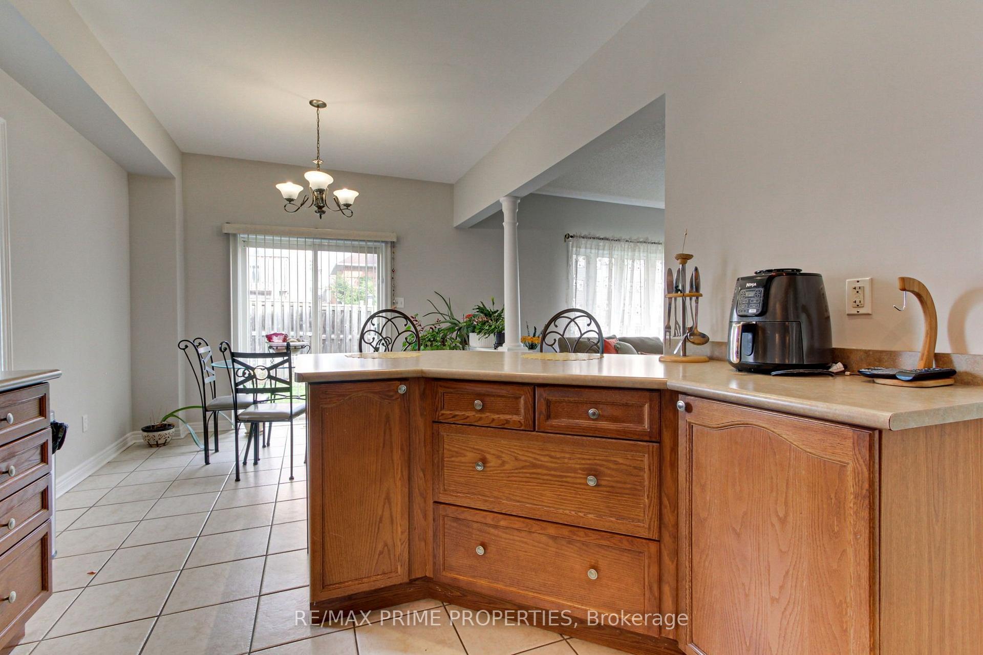 Photo 8 of 64 Ian Drive, Georgina, Keswick South — HOMEH