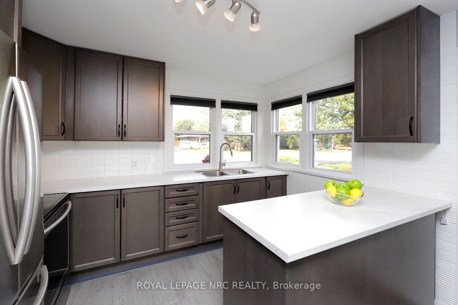 Photo 10 of 4553 Ontario Street, Lincoln, Beamsville — HOMEH