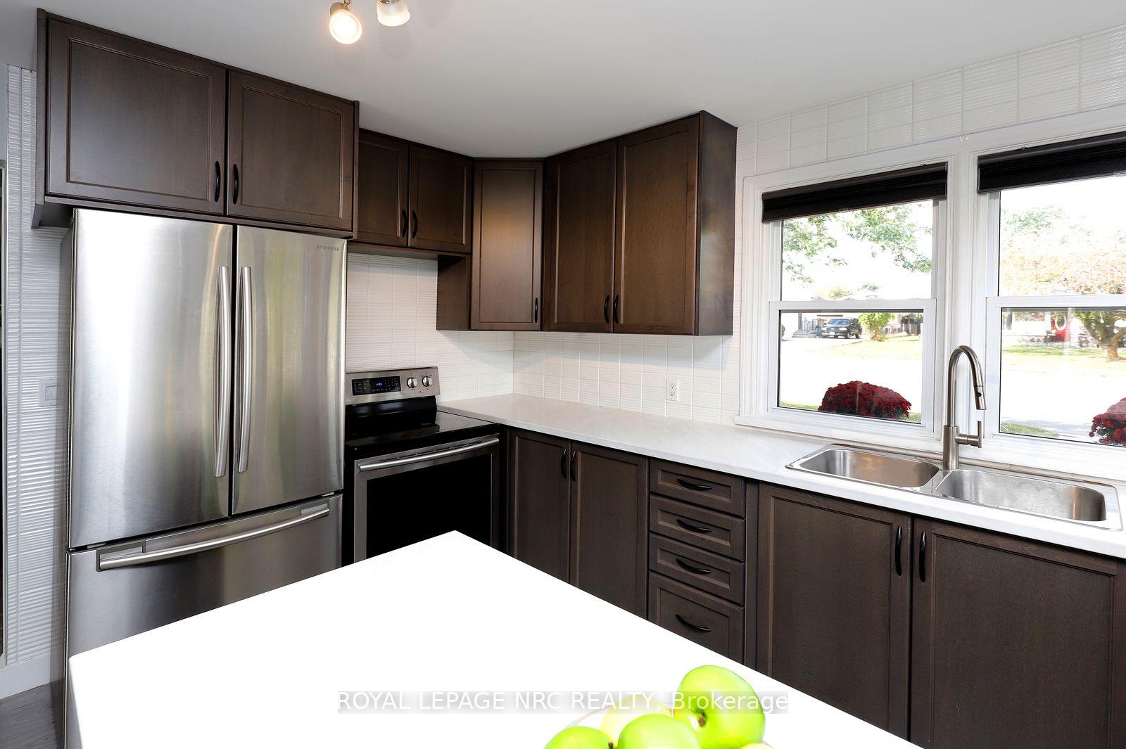 Photo 12 of 4553 Ontario Street, Lincoln, Beamsville — HOMEH