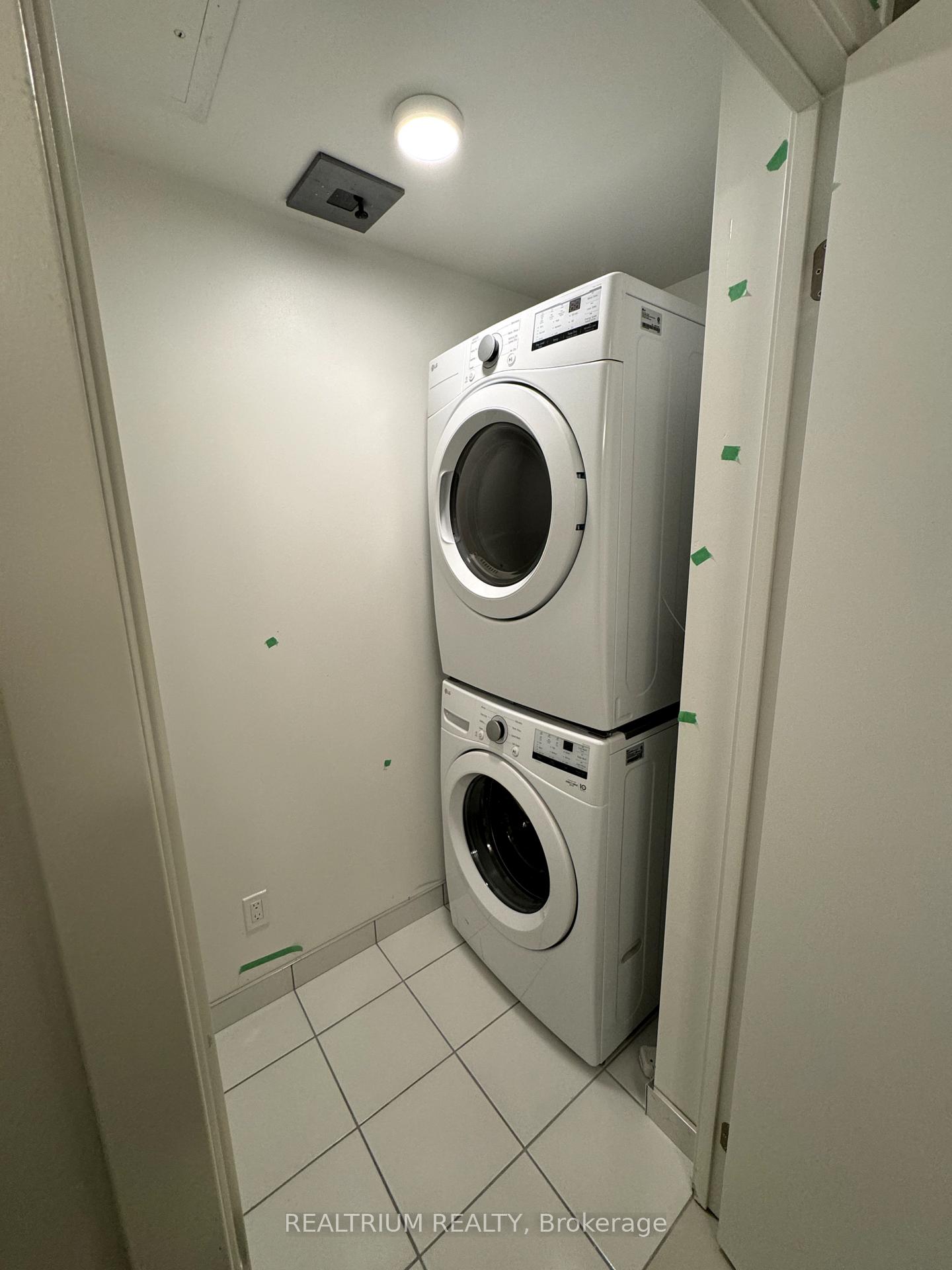 Photo 5 of Unit 804, 38 Simcoe Promenade, Markham, Unionville — HOMEH