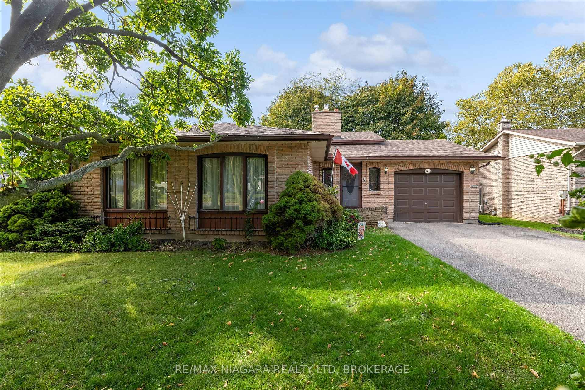 Front of 107 Glenayr Place