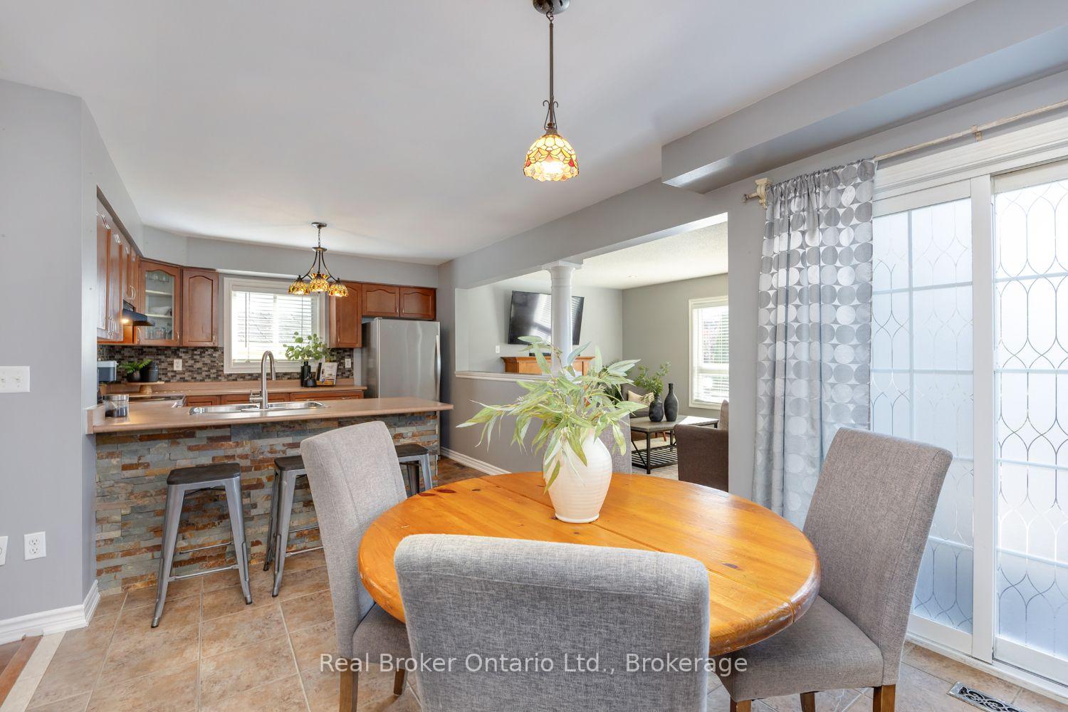 Photo 10 of 119 Allworth Crescent, Clarington, Bowmanville — HOMEH