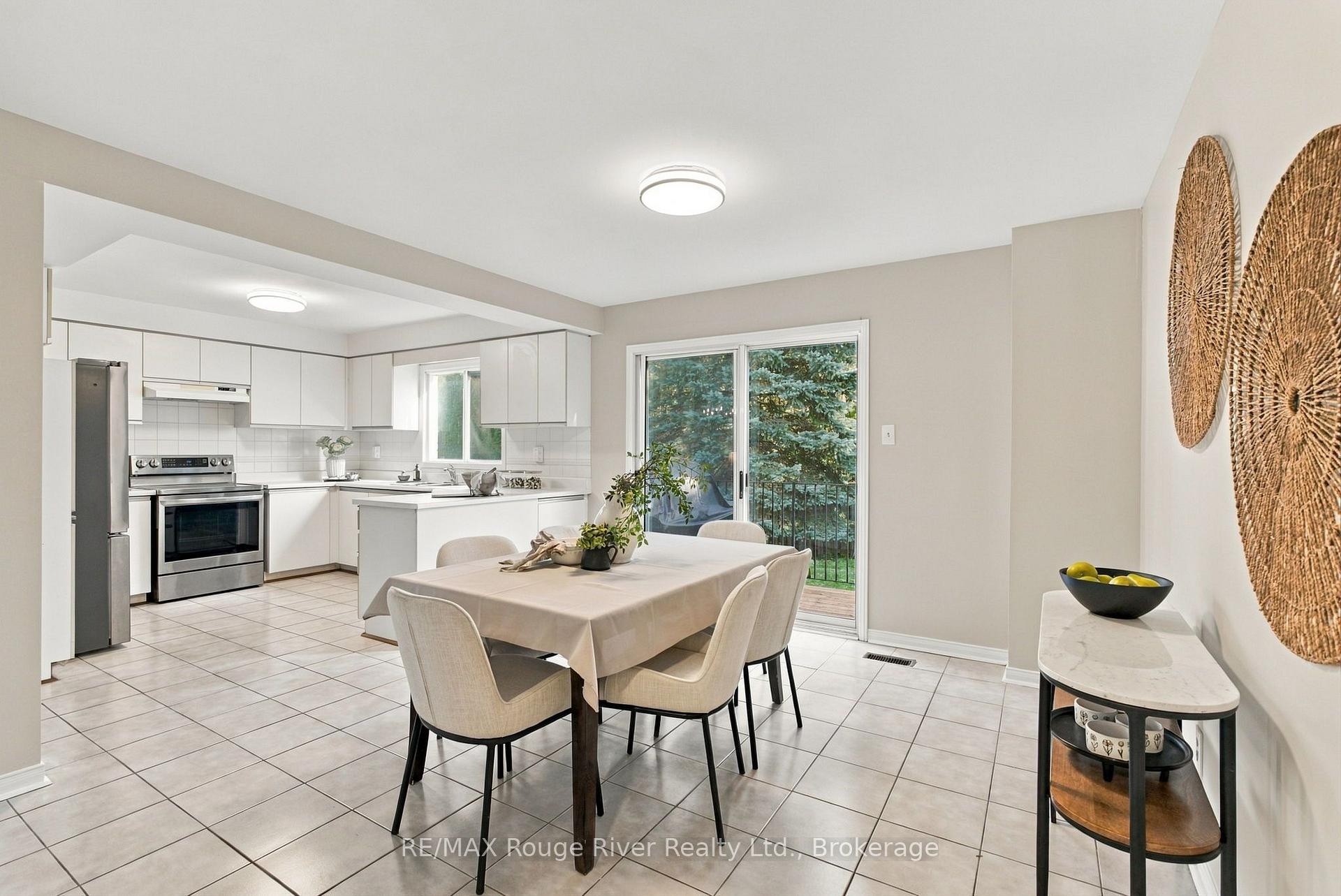 Photo 11 of 51 Lofthouse Drive, Whitby, Rolling Acres — HOMEH