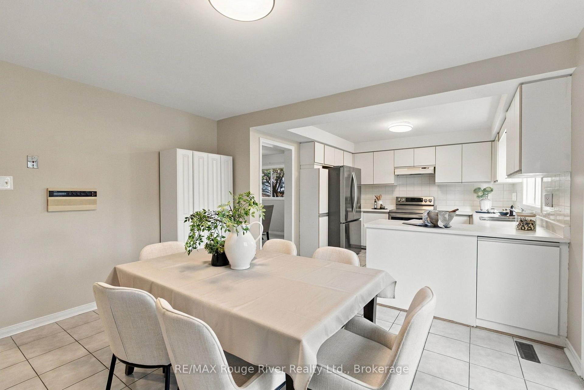 Photo 12 of 51 Lofthouse Drive, Whitby, Rolling Acres — HOMEH