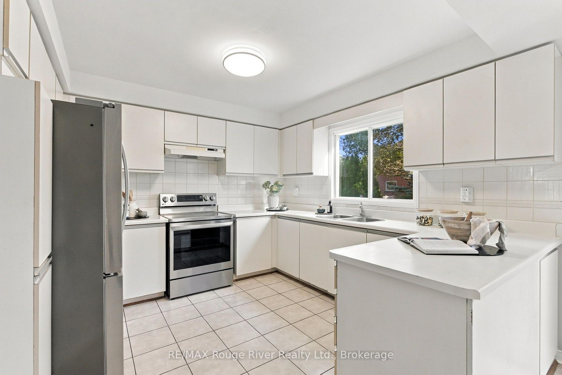 Photo 14 of 51 Lofthouse Drive, Whitby, Rolling Acres — HOMEH