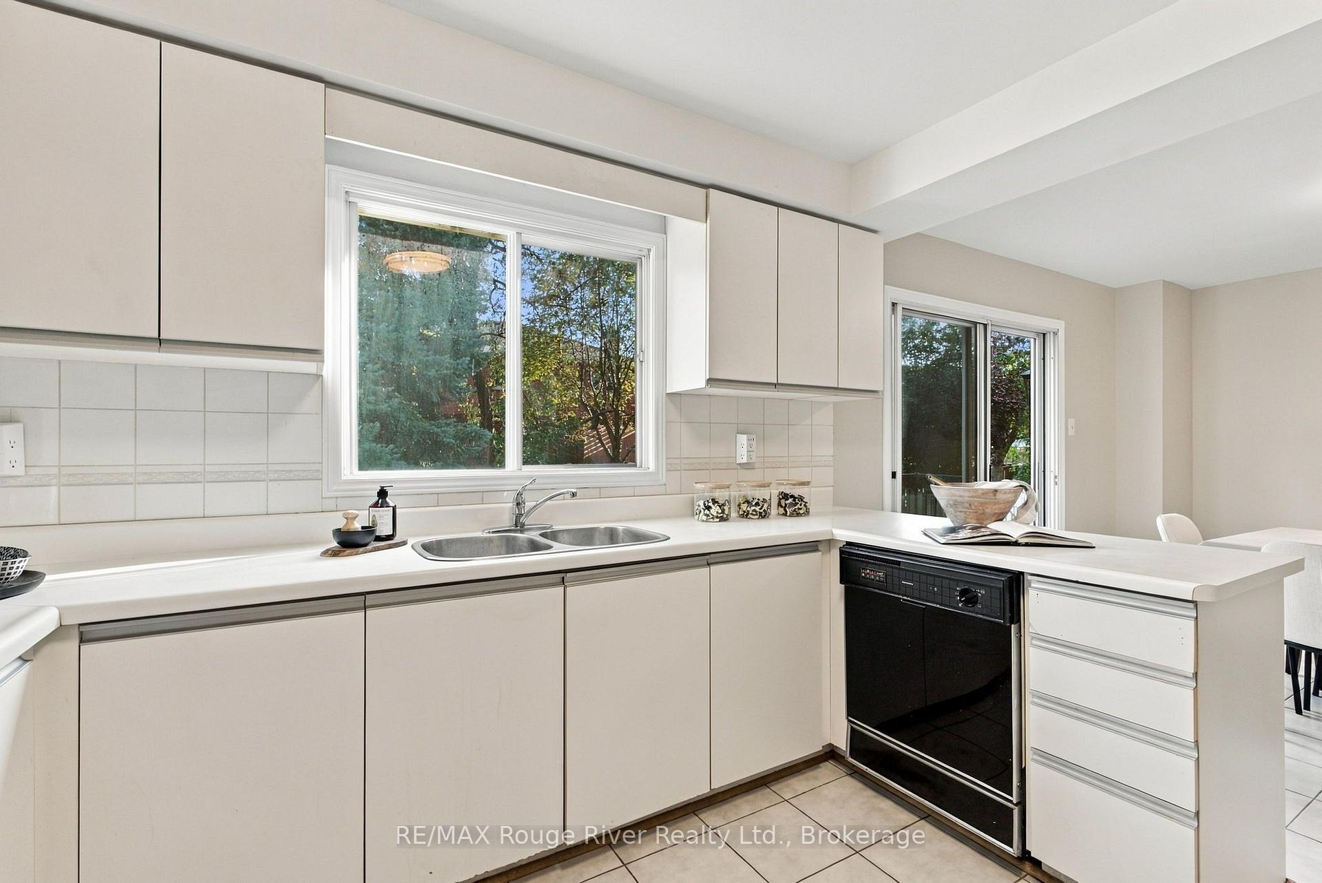 Photo 15 of 51 Lofthouse Drive, Whitby, Rolling Acres — HOMEH