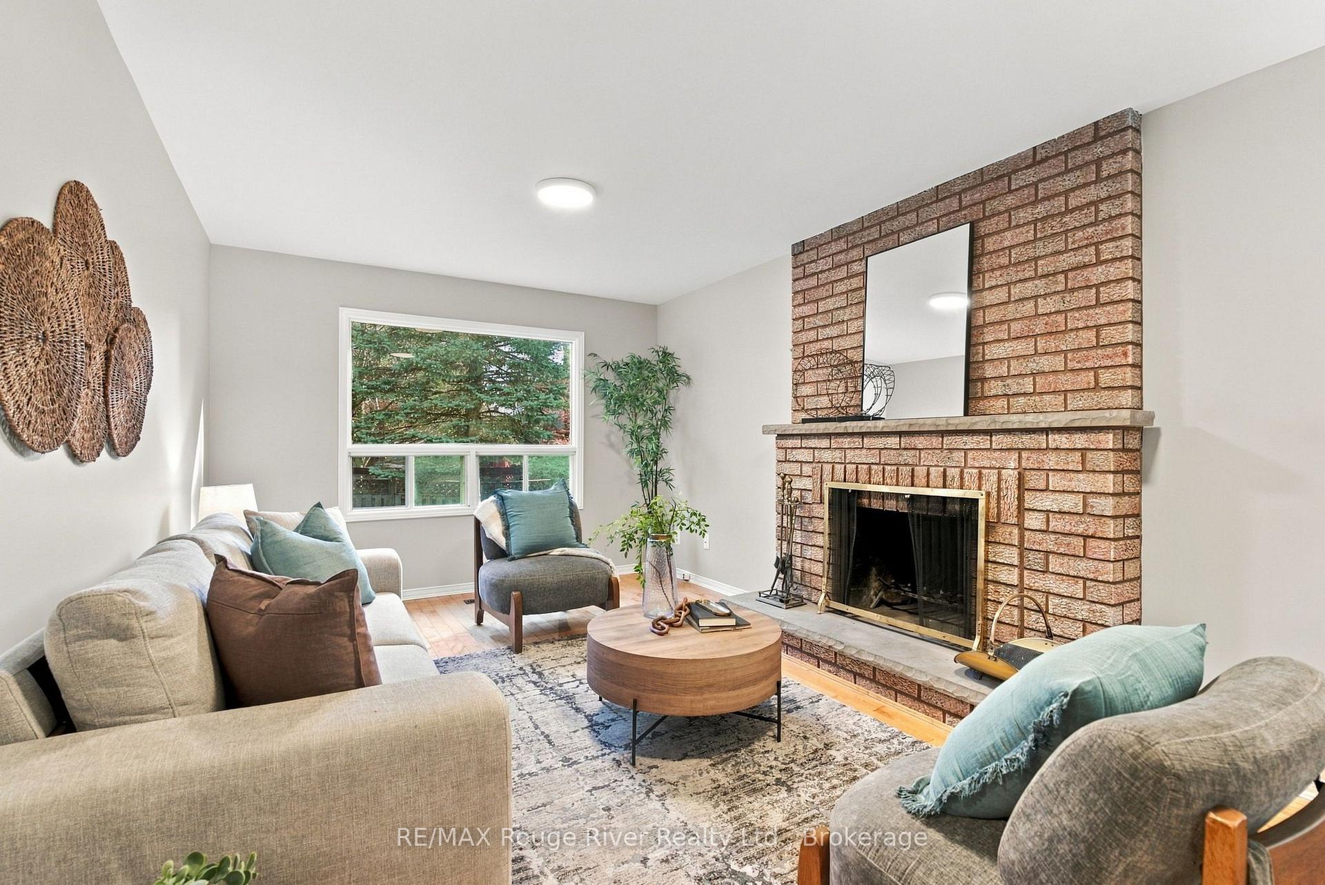 Photo 17 of 51 Lofthouse Drive, Whitby, Rolling Acres — HOMEH