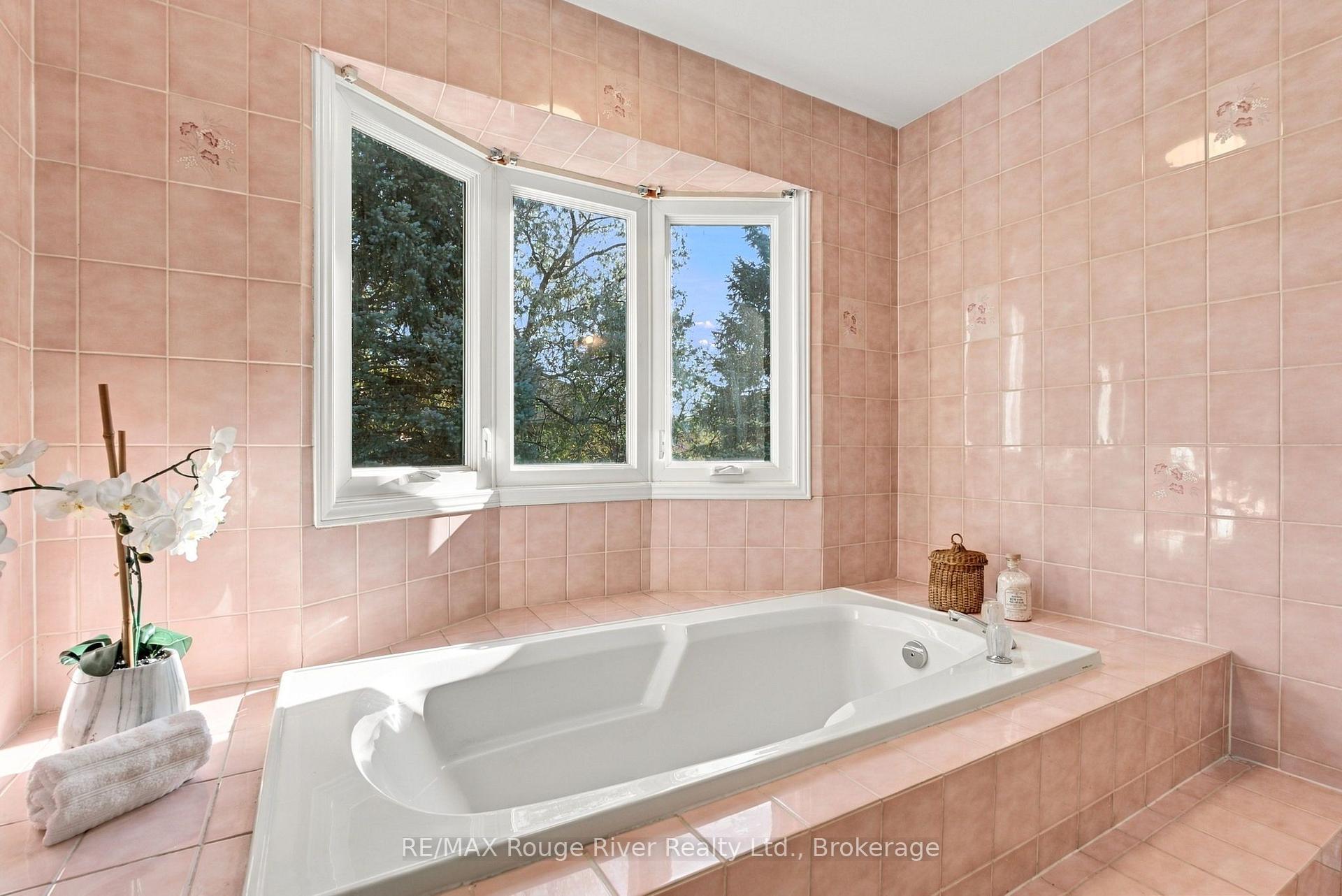 Photo 27 of 51 Lofthouse Drive, Whitby, Rolling Acres — HOMEH