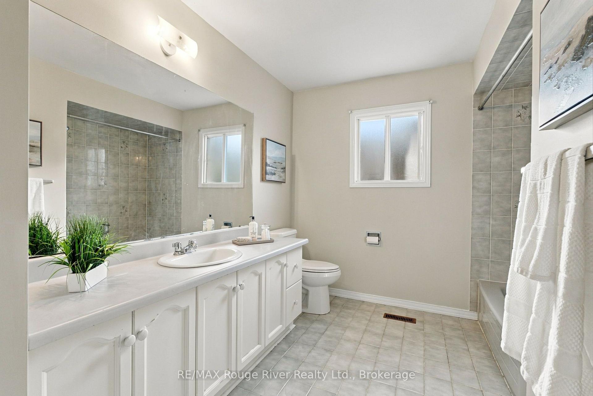 Photo 31 of 51 Lofthouse Drive, Whitby, Rolling Acres — HOMEH