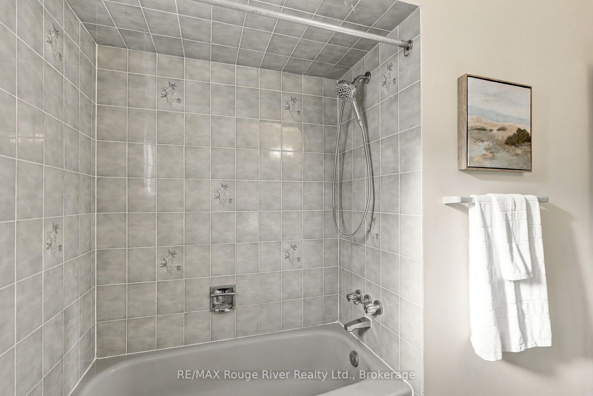 Photo 32 of 51 Lofthouse Drive, Whitby, Rolling Acres — HOMEH