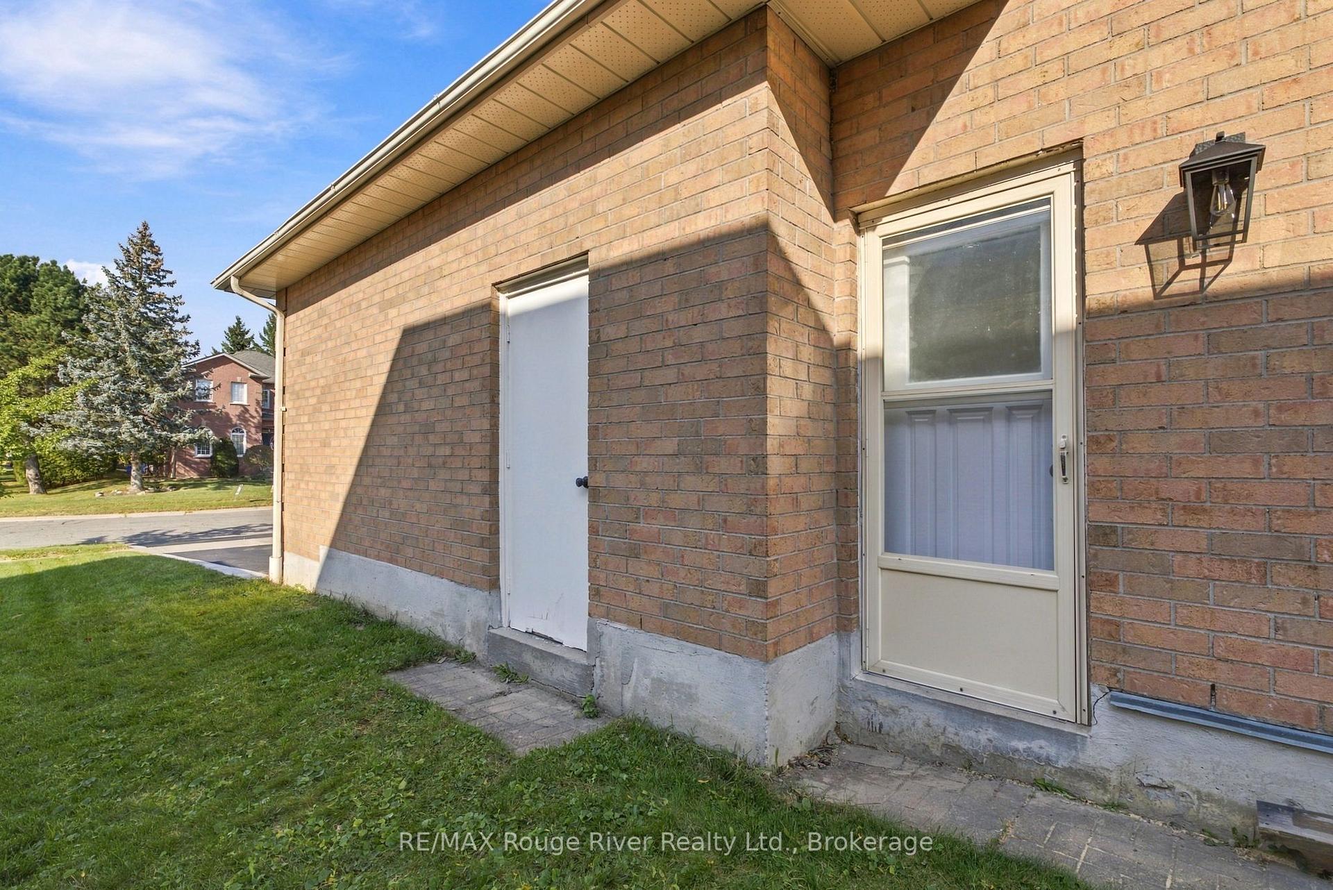 Photo 43 of 51 Lofthouse Drive, Whitby, Rolling Acres — HOMEH