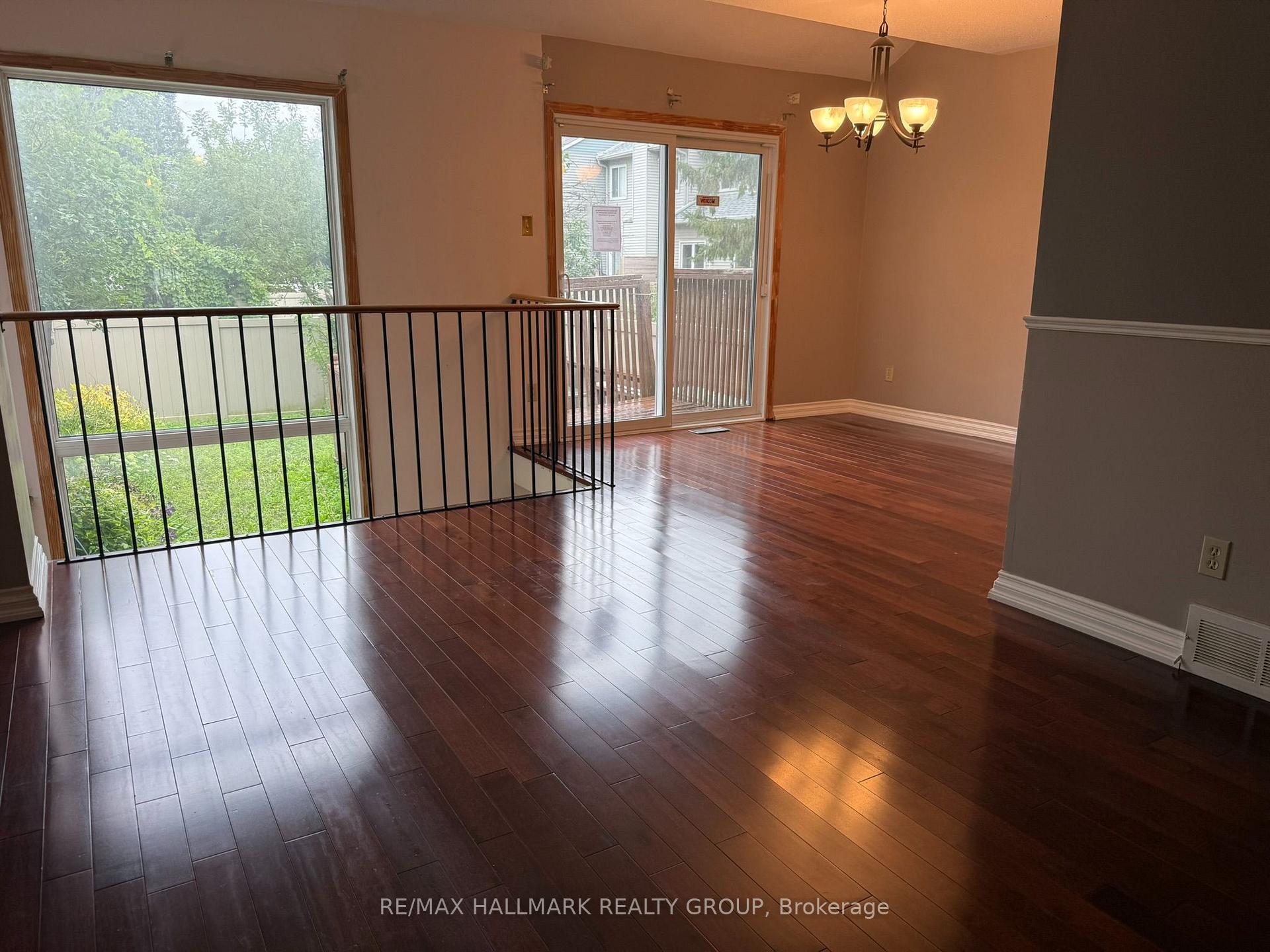 Photo 10 of 181 Tartan Drive, Ottawa, Barrhaven - Heritage Park — HOMEH