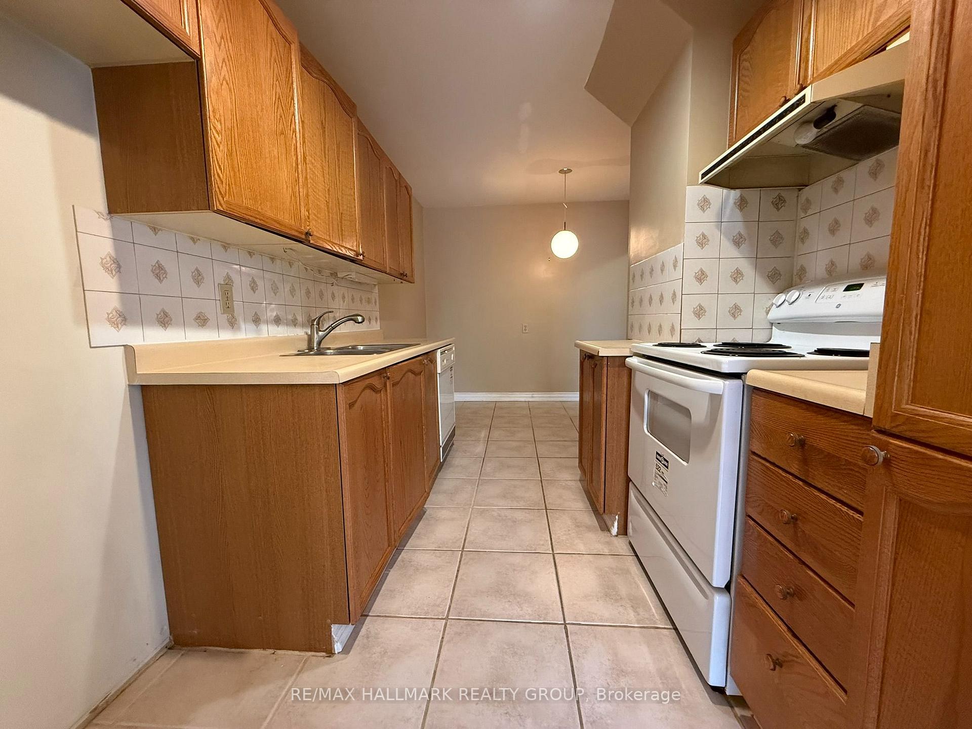 Photo 11 of 181 Tartan Drive, Ottawa, Barrhaven - Heritage Park — HOMEH