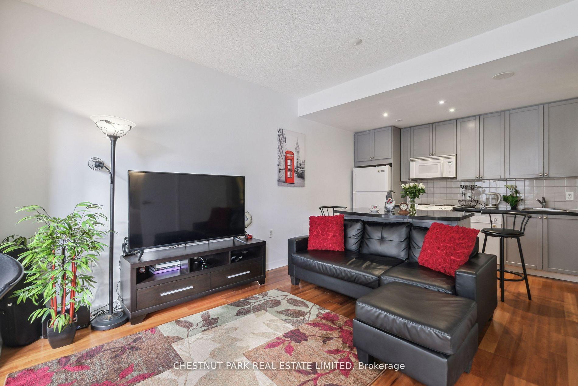 Photo 6 of Unit 1014, 85 Bloor Street E, Toronto, Church-Yonge Corridor — HOMEH