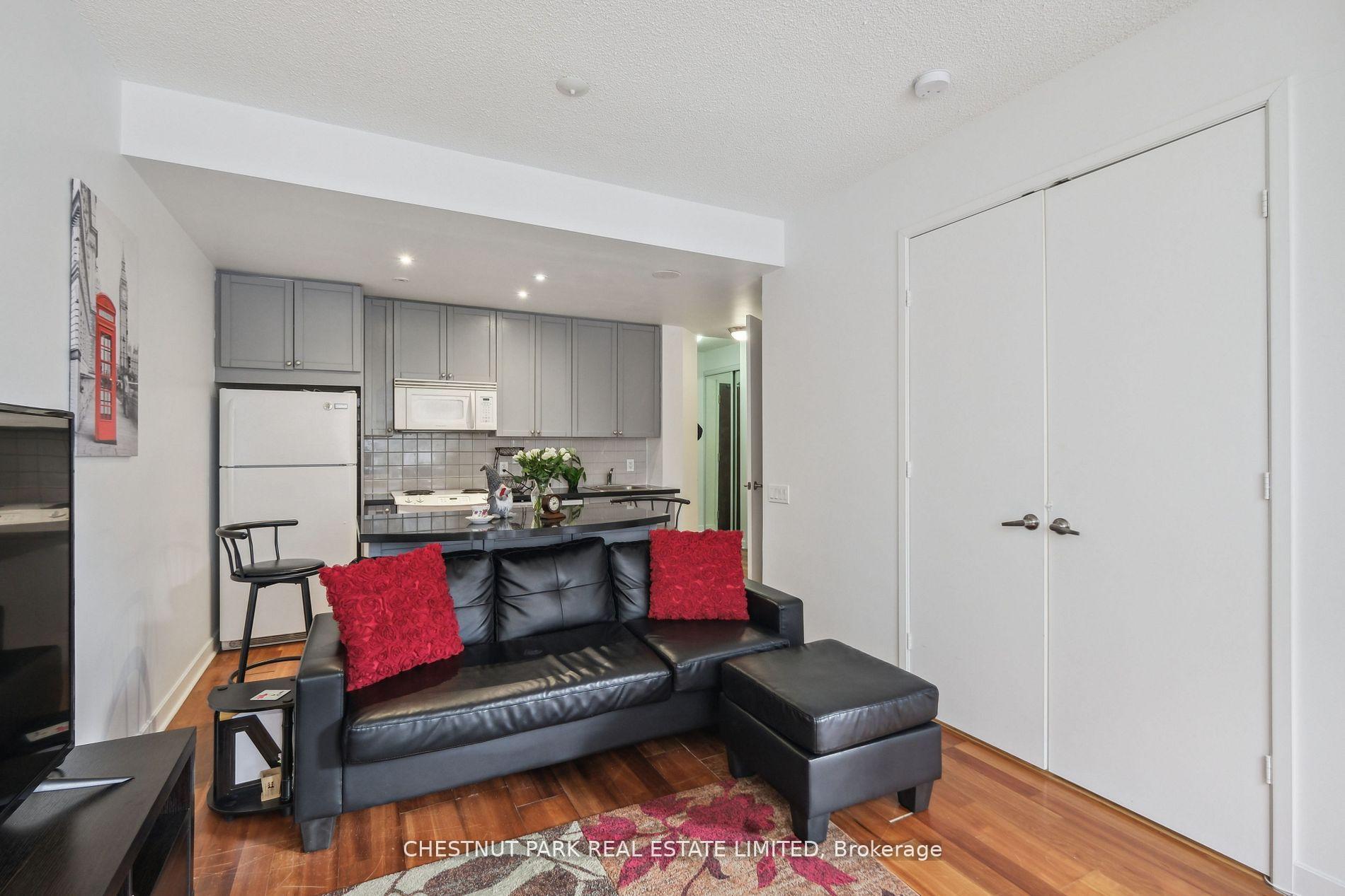 Photo 7 of Unit 1014, 85 Bloor Street E, Toronto, Church-Yonge Corridor — HOMEH