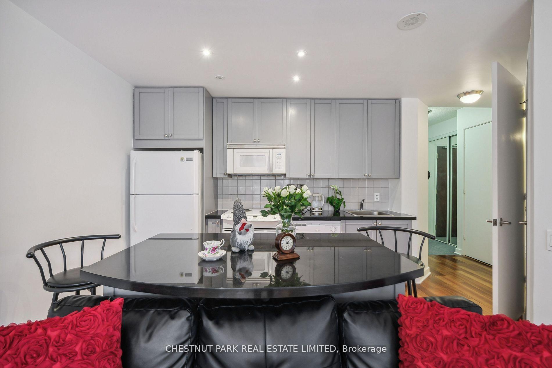 Photo 8 of Unit 1014, 85 Bloor Street E, Toronto, Church-Yonge Corridor — HOMEH