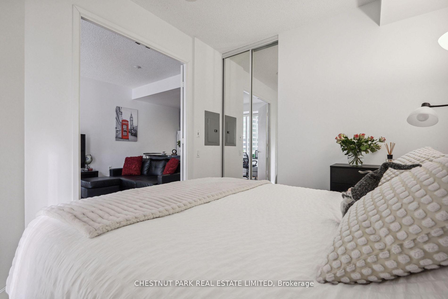 Photo 12 of Unit 1014, 85 Bloor Street E, Toronto, Church-Yonge Corridor — HOMEH
