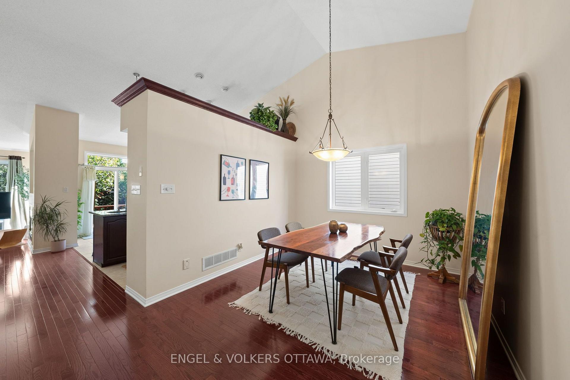 Photo 6 of 4 Burnstead Crescent, Ottawa, Kanata - Emerald Meadows/Trailwest — HOMEH