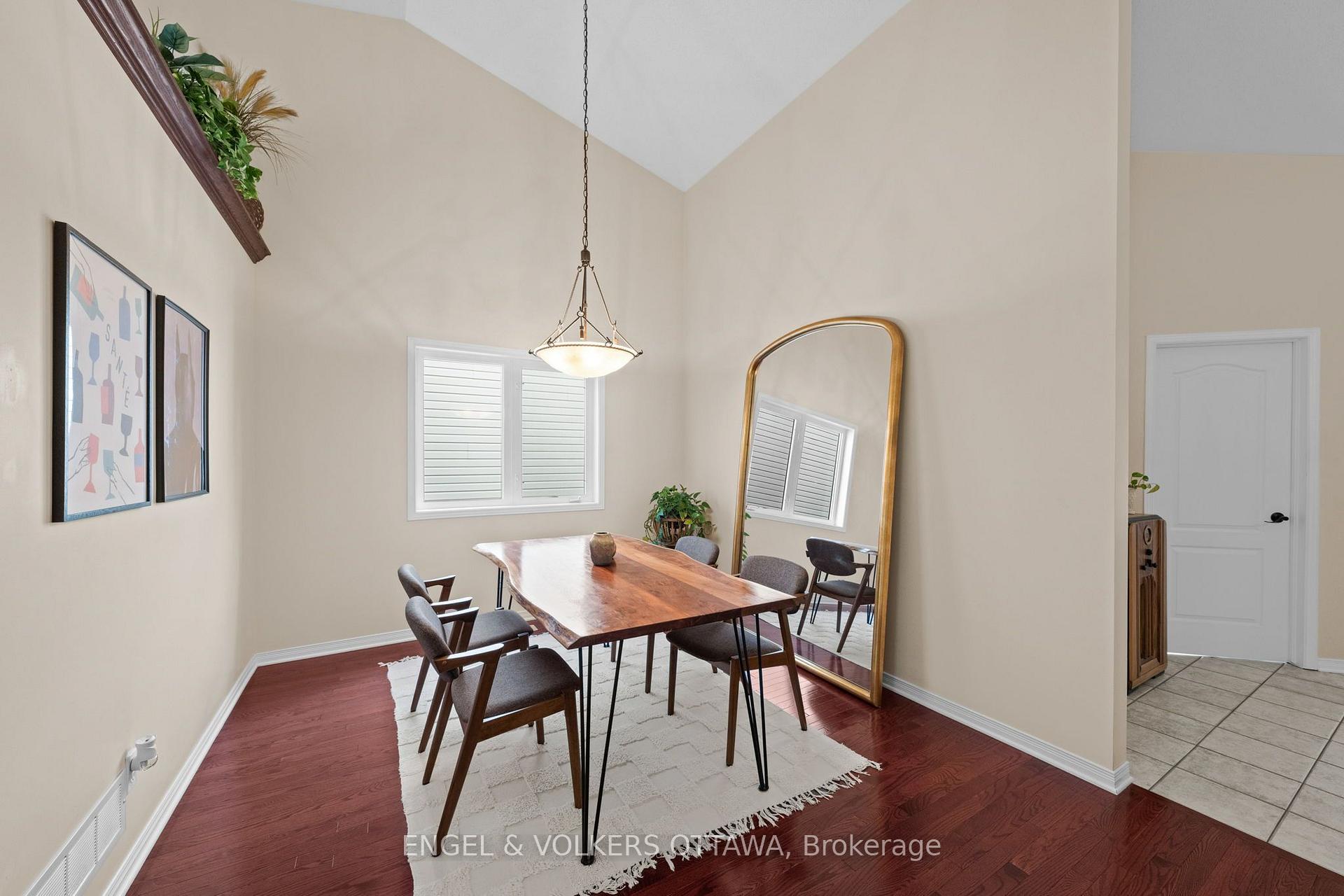 Photo 7 of 4 Burnstead Crescent, Ottawa, Kanata - Emerald Meadows/Trailwest — HOMEH