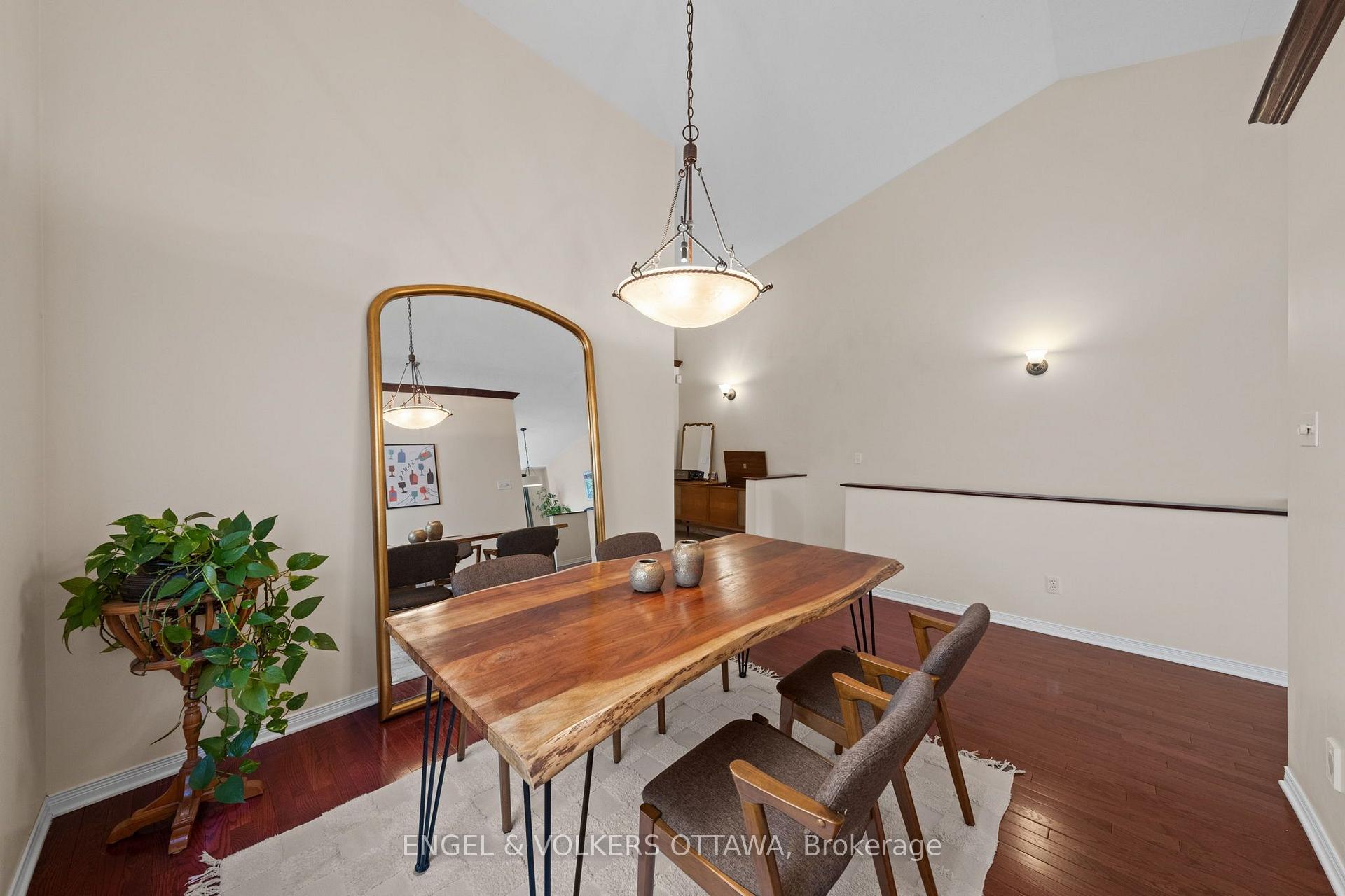 Photo 8 of 4 Burnstead Crescent, Ottawa, Kanata - Emerald Meadows/Trailwest — HOMEH