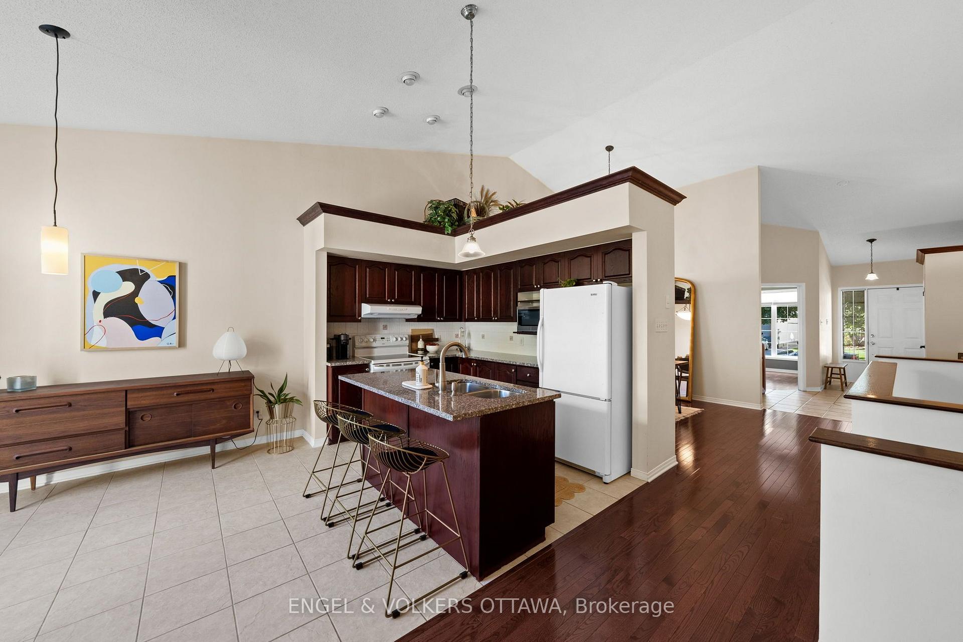 Photo 9 of 4 Burnstead Crescent, Ottawa, Kanata - Emerald Meadows/Trailwest — HOMEH