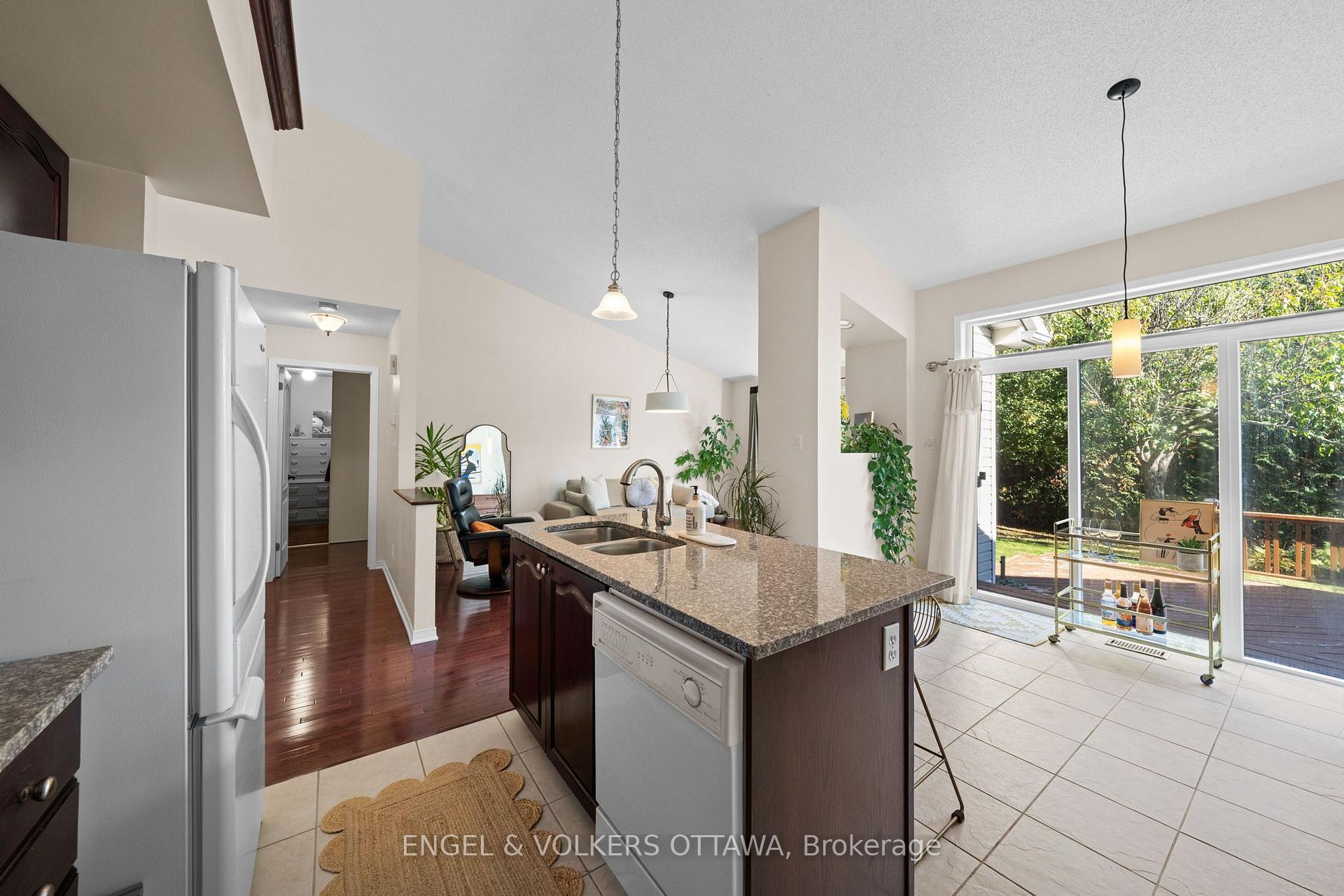 Photo 13 of 4 Burnstead Crescent, Ottawa, Kanata - Emerald Meadows/Trailwest — HOMEH