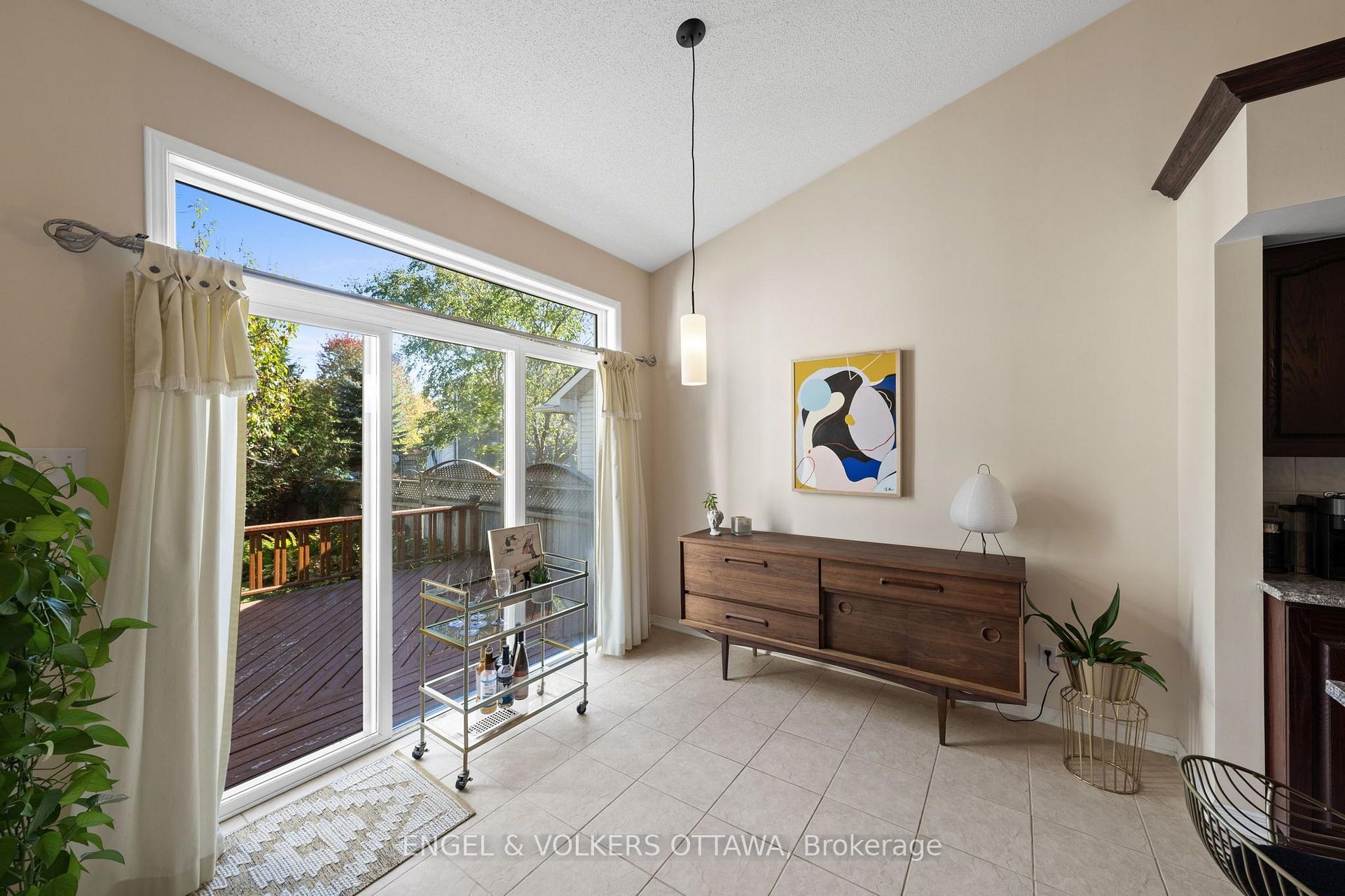 Photo 15 of 4 Burnstead Crescent, Ottawa, Kanata - Emerald Meadows/Trailwest — HOMEH
