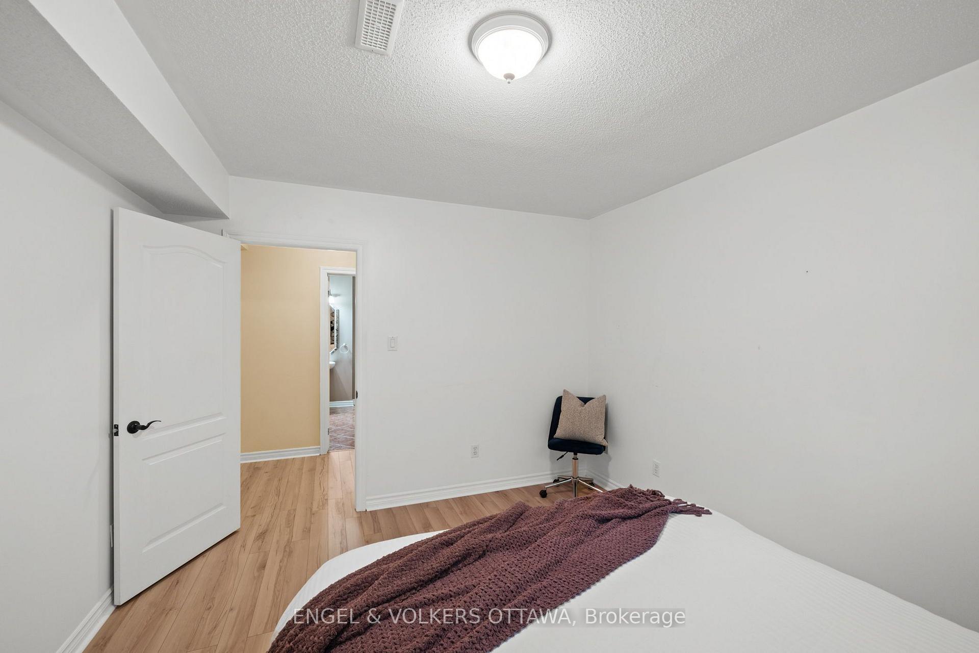 Photo 31 of 4 Burnstead Crescent, Ottawa, Kanata - Emerald Meadows/Trailwest — HOMEH