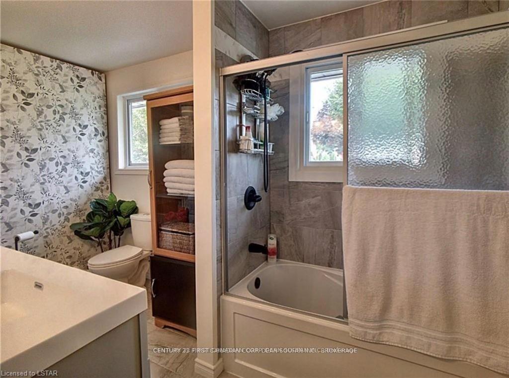 Photo 8 of 351 Briarhill Avenue, London, East A — HOMEH