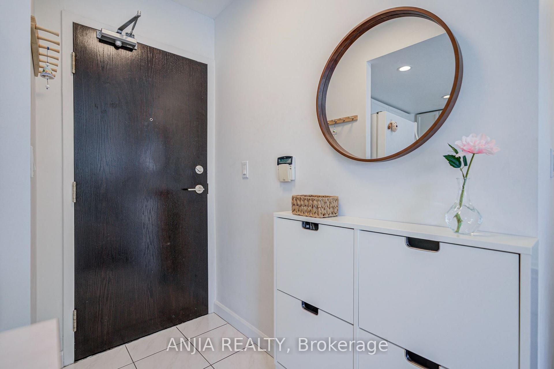 Photo 8 of Unit 2011, 8 Park Road, Toronto, Rosedale-Moore Park — HOMEH