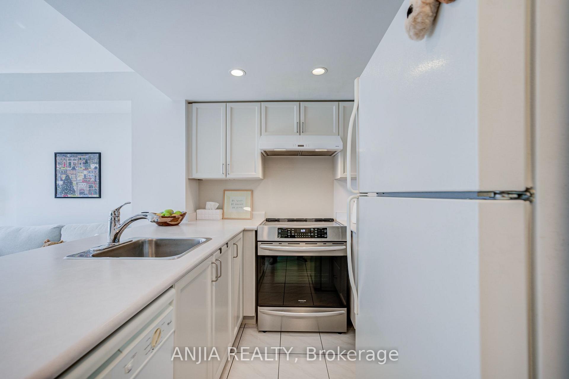 Photo 10 of Unit 2011, 8 Park Road, Toronto, Rosedale-Moore Park — HOMEH