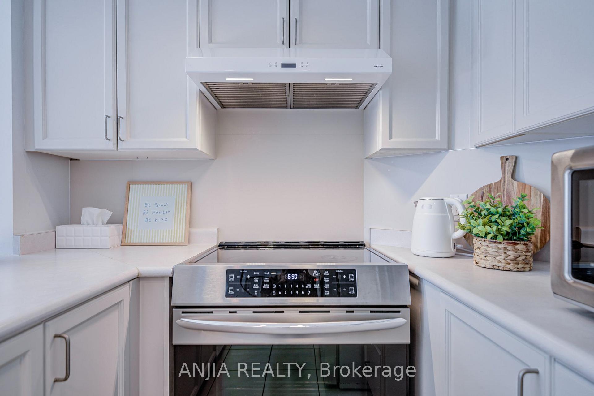 Photo 11 of Unit 2011, 8 Park Road, Toronto, Rosedale-Moore Park — HOMEH
