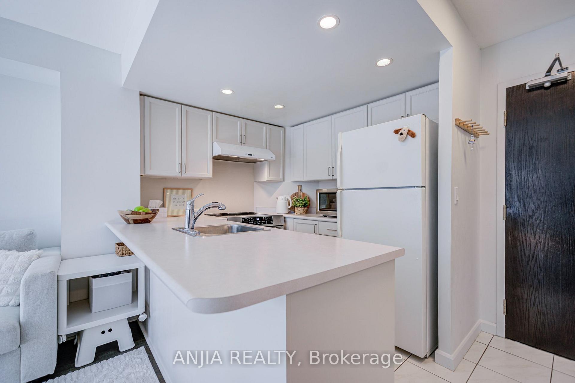 Photo 12 of Unit 2011, 8 Park Road, Toronto, Rosedale-Moore Park — HOMEH