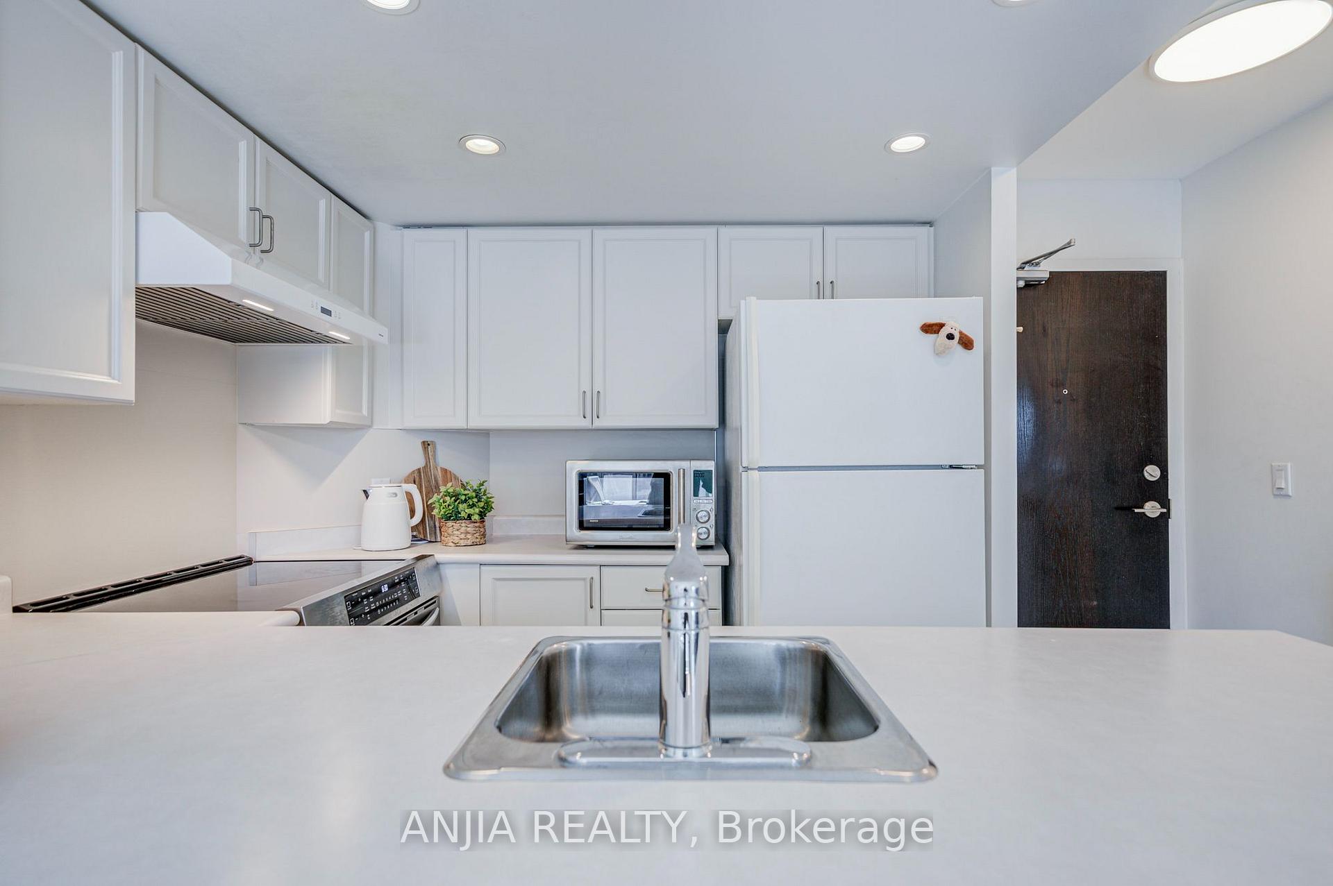 Photo 13 of Unit 2011, 8 Park Road, Toronto, Rosedale-Moore Park — HOMEH