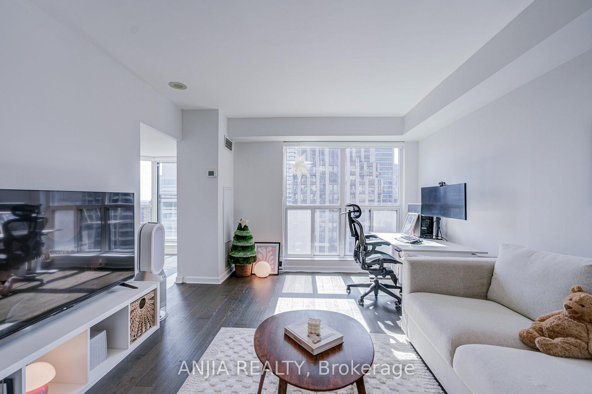 Photo 3 of Unit 2011, 8 Park Road, Toronto, Rosedale-Moore Park — HOMEH