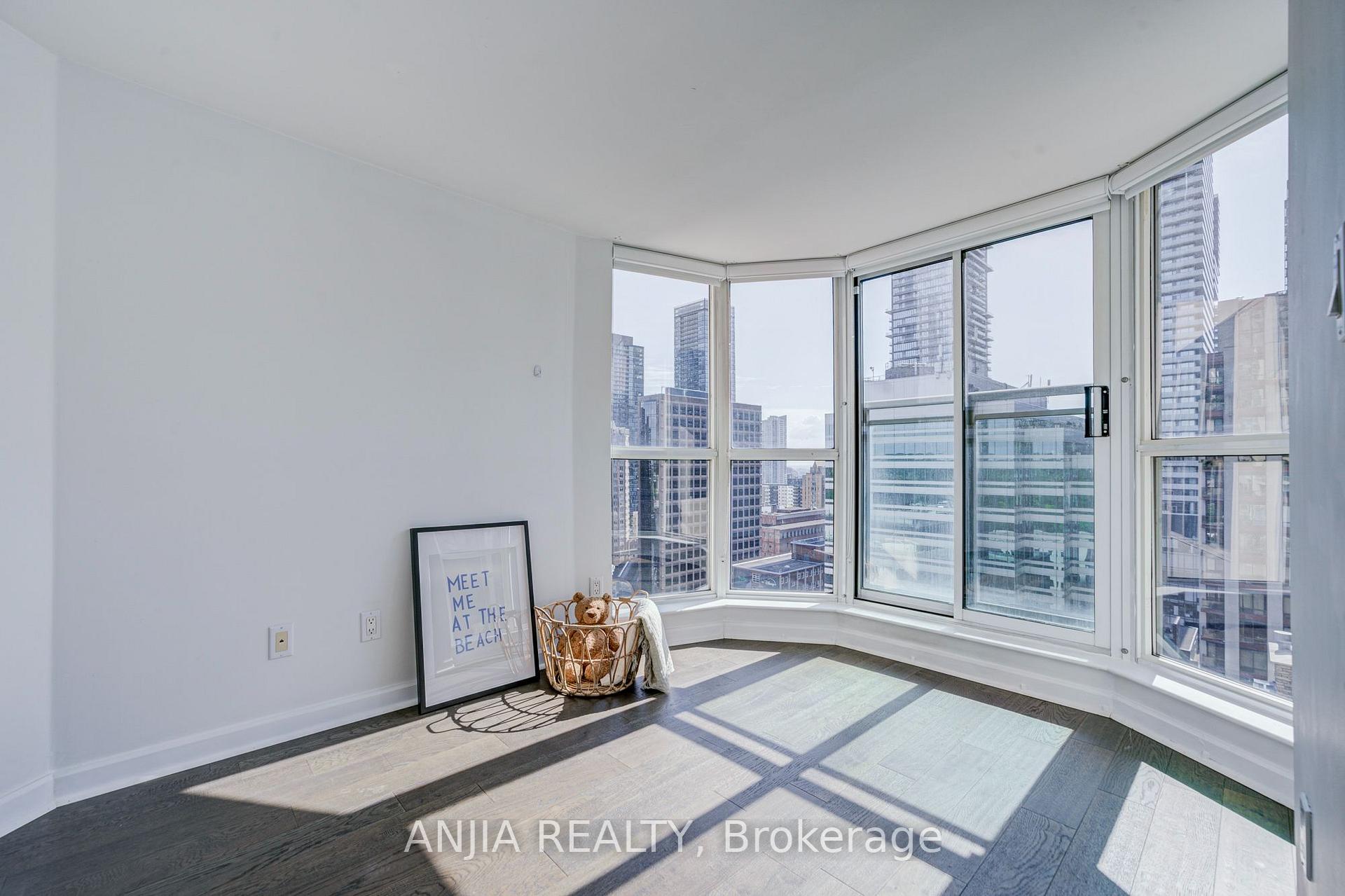 Photo 5 of Unit 2011, 8 Park Road, Toronto, Rosedale-Moore Park — HOMEH