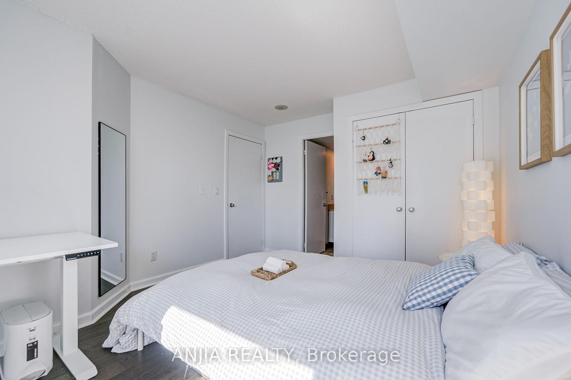 Photo 32 of Unit 2011, 8 Park Road, Toronto, Rosedale-Moore Park — HOMEH