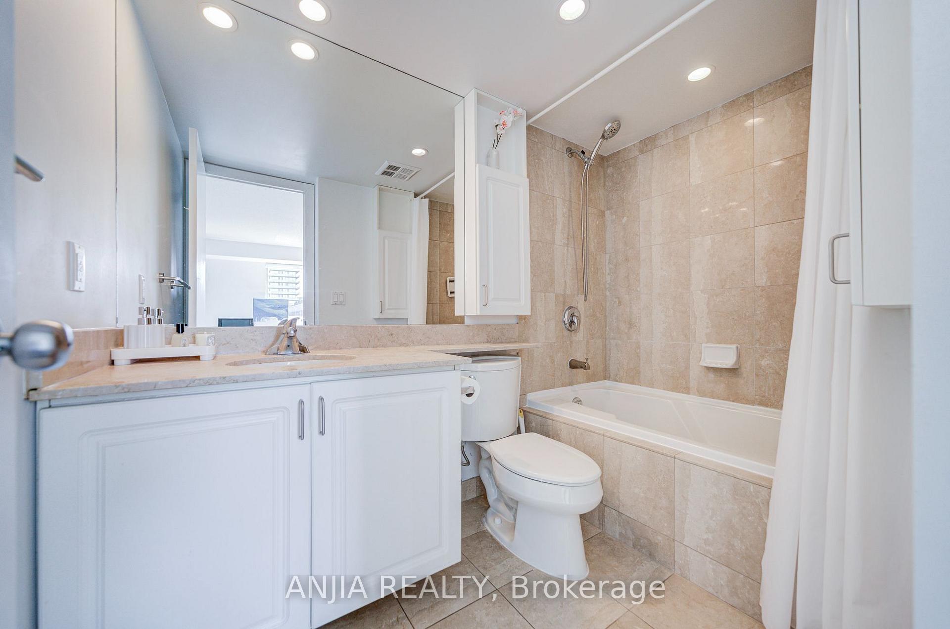 Photo 33 of Unit 2011, 8 Park Road, Toronto, Rosedale-Moore Park — HOMEH