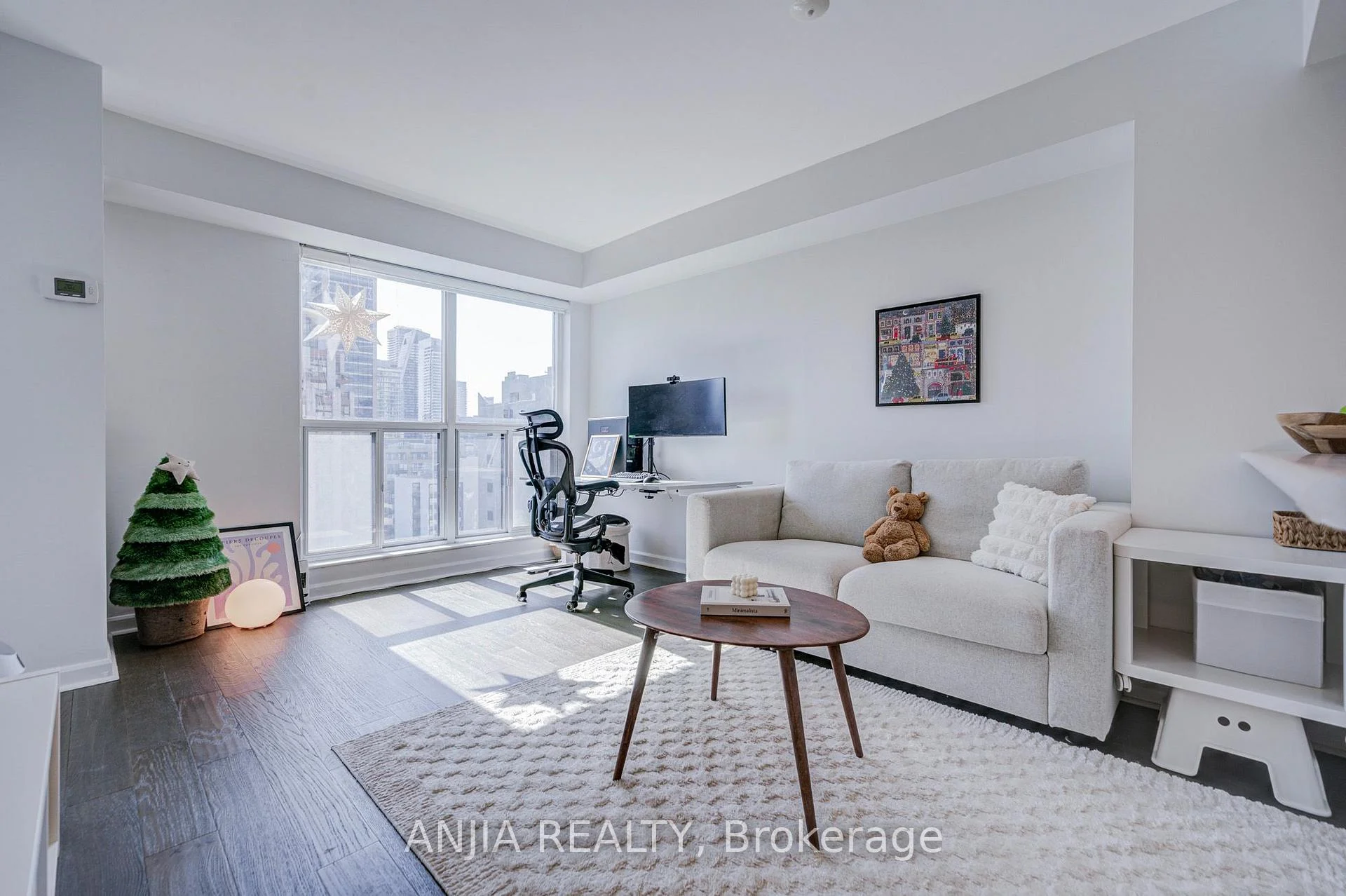 Photo 1 of Unit 2011, 8 Park Road, Toronto, Rosedale-Moore Park — HOMEH