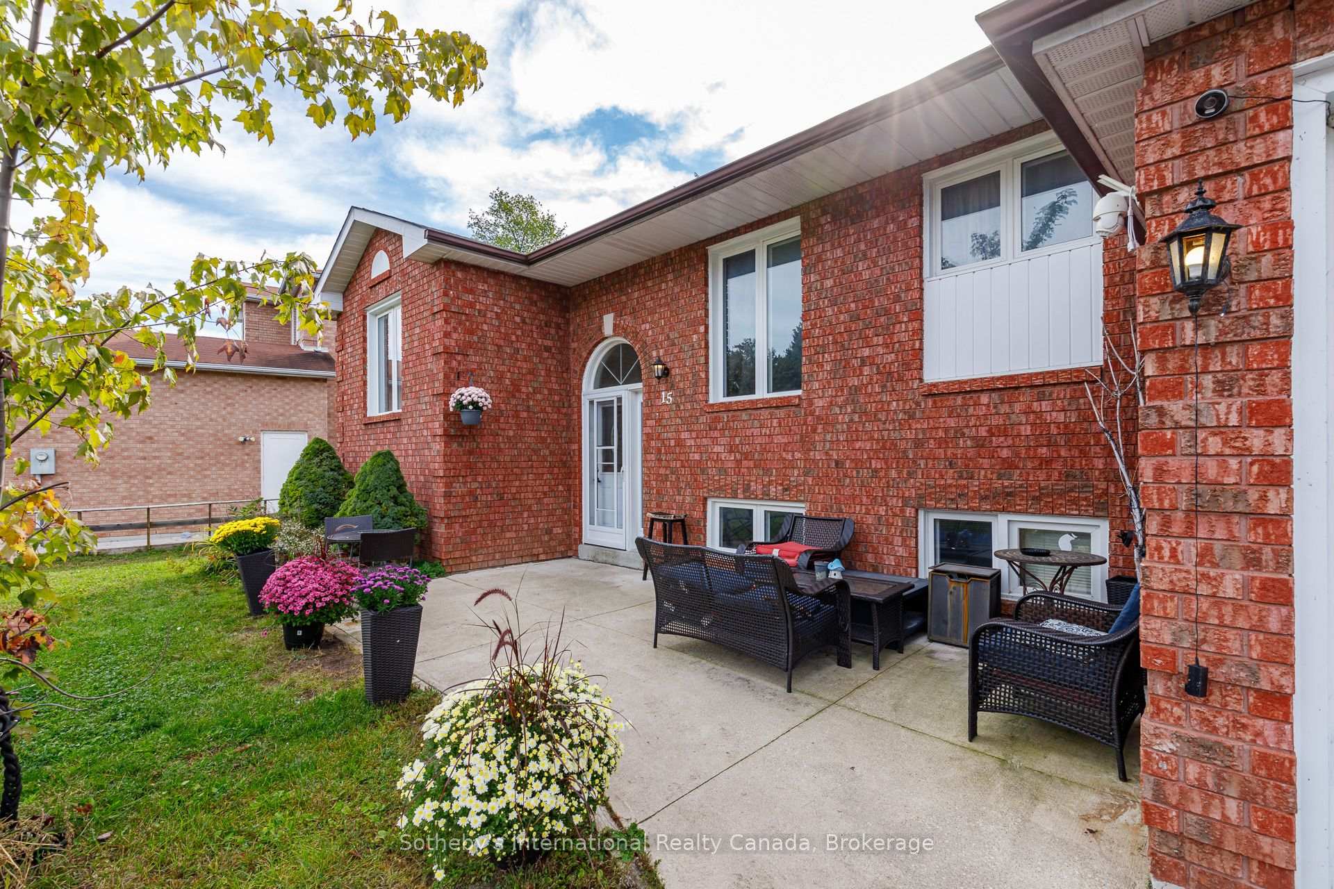 Photo 3 of 15 Port Royal Trail, Wasaga Beach — HOMEH