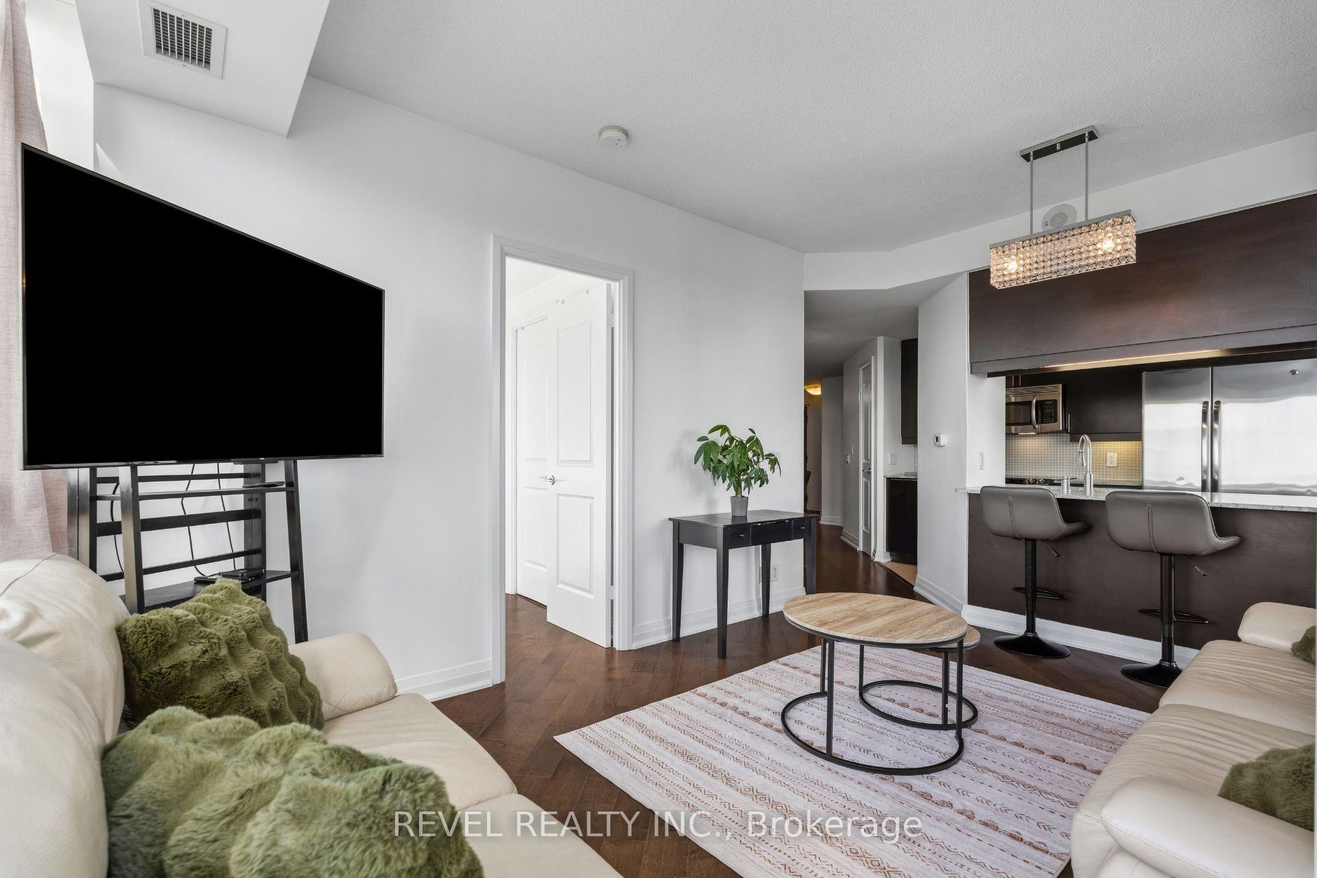 Photo 7 of Unit 511, 1055 Southdown Road, Mississauga, Clarkson — HOMEH