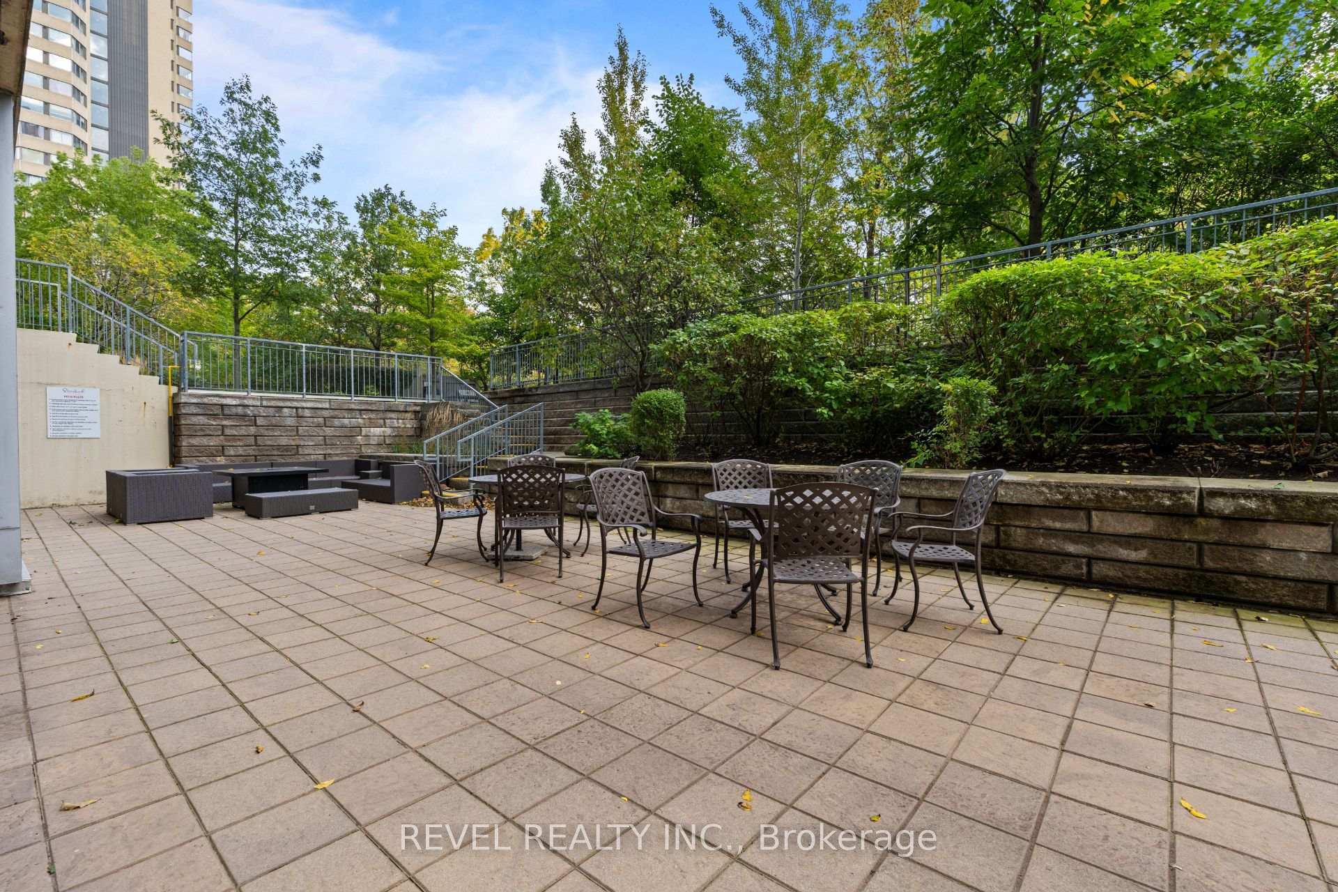 Photo 37 of Unit 511, 1055 Southdown Road, Mississauga, Clarkson — HOMEH
