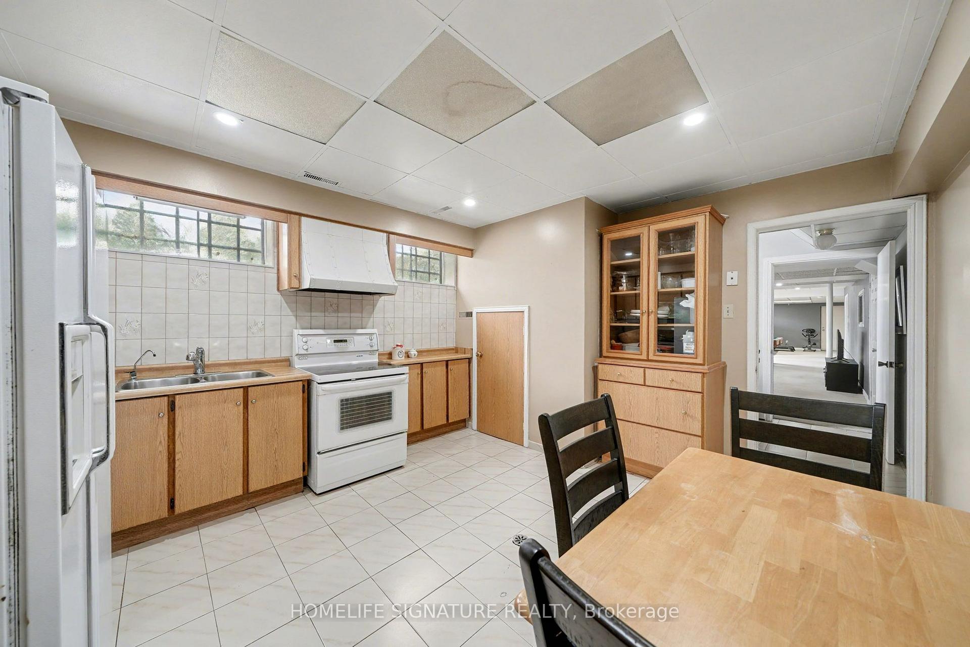 Photo 10 of 28 Walton Drive, Caledon, Palgrave — HOMEH